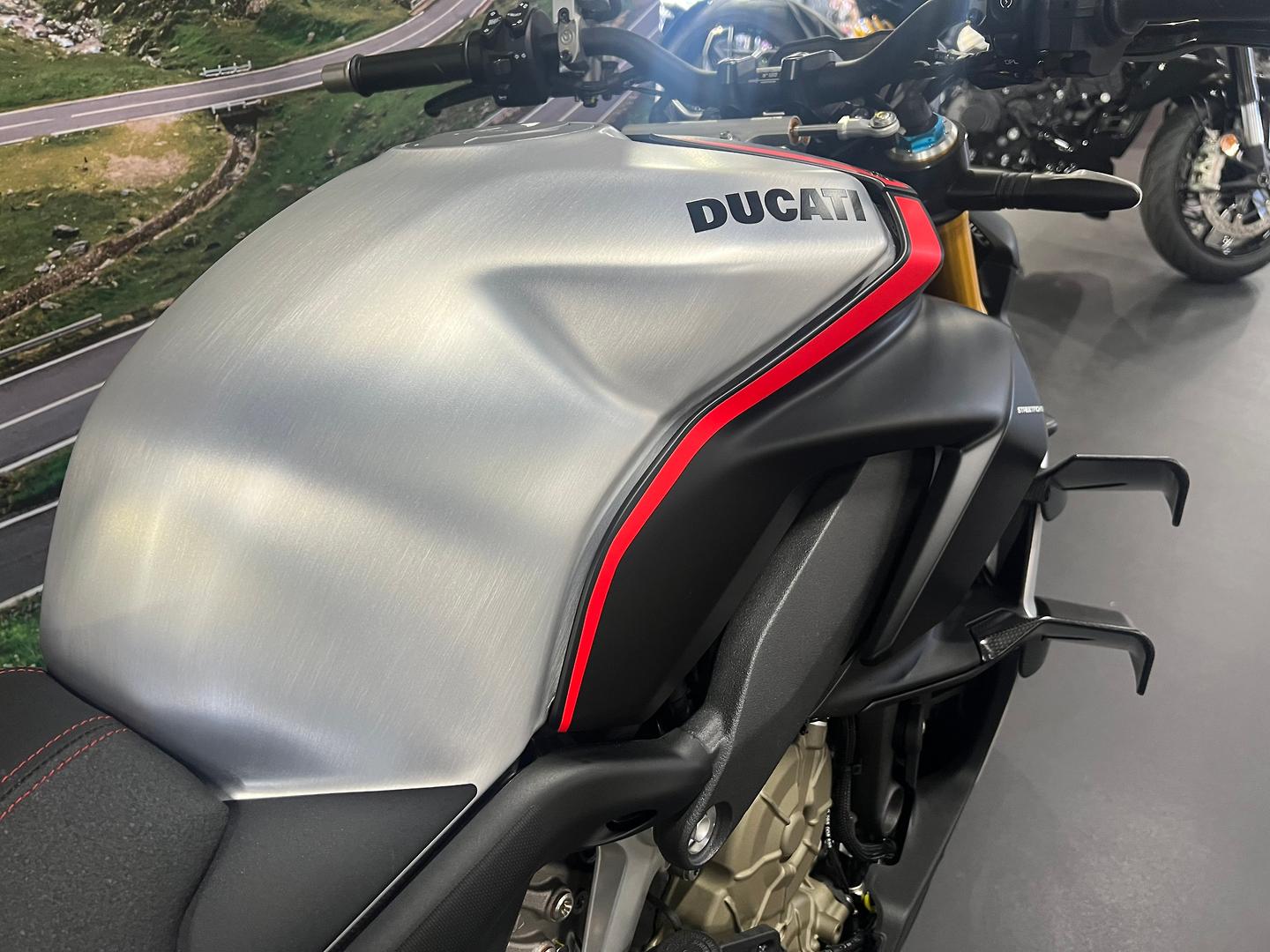2022 DUCATI STREETFIGHTER V4 SPORTS