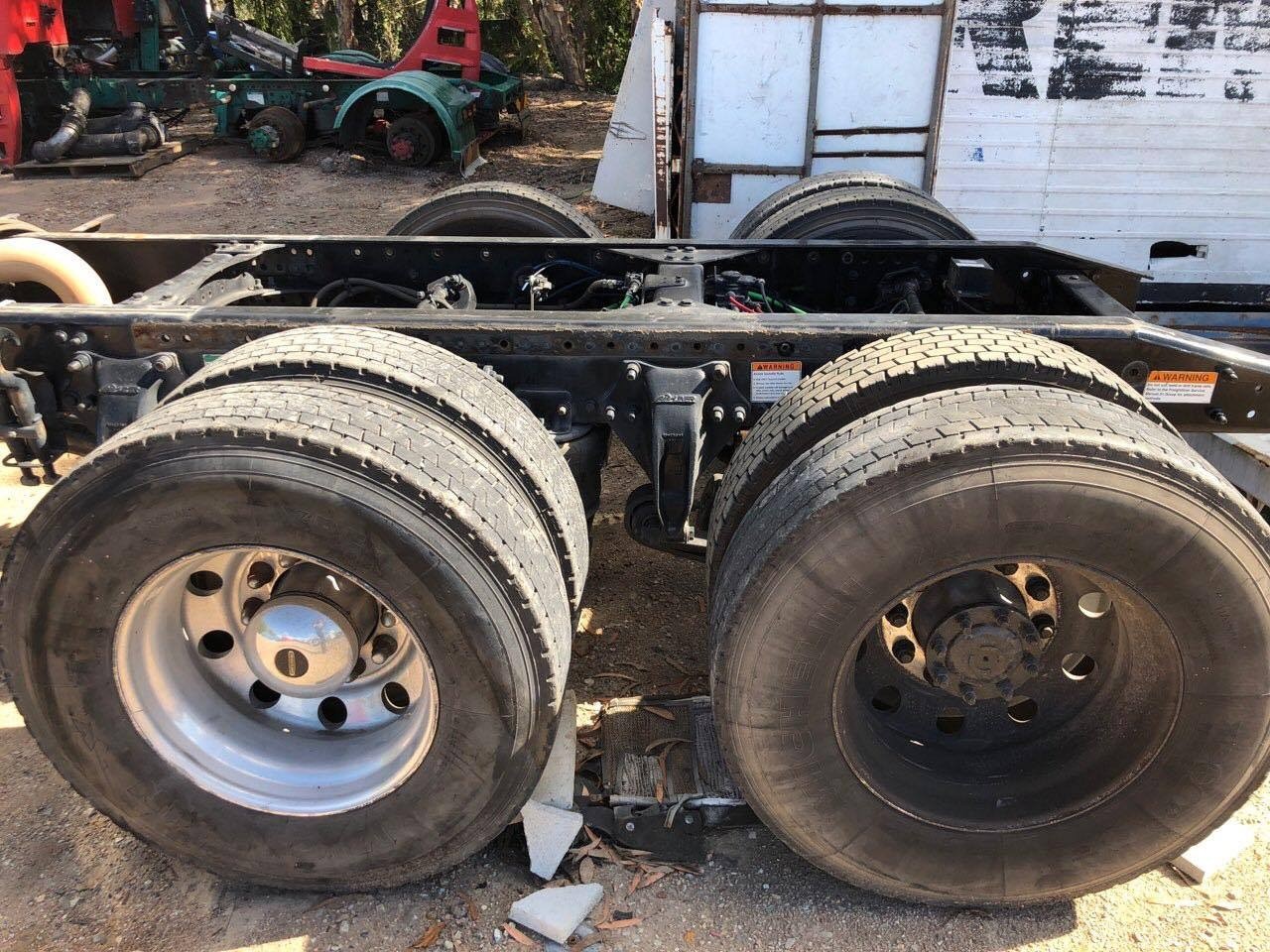 FREIGHTLINER AIRLINER WITH ROCKWELL DIFFS PARTS SUSPENSION