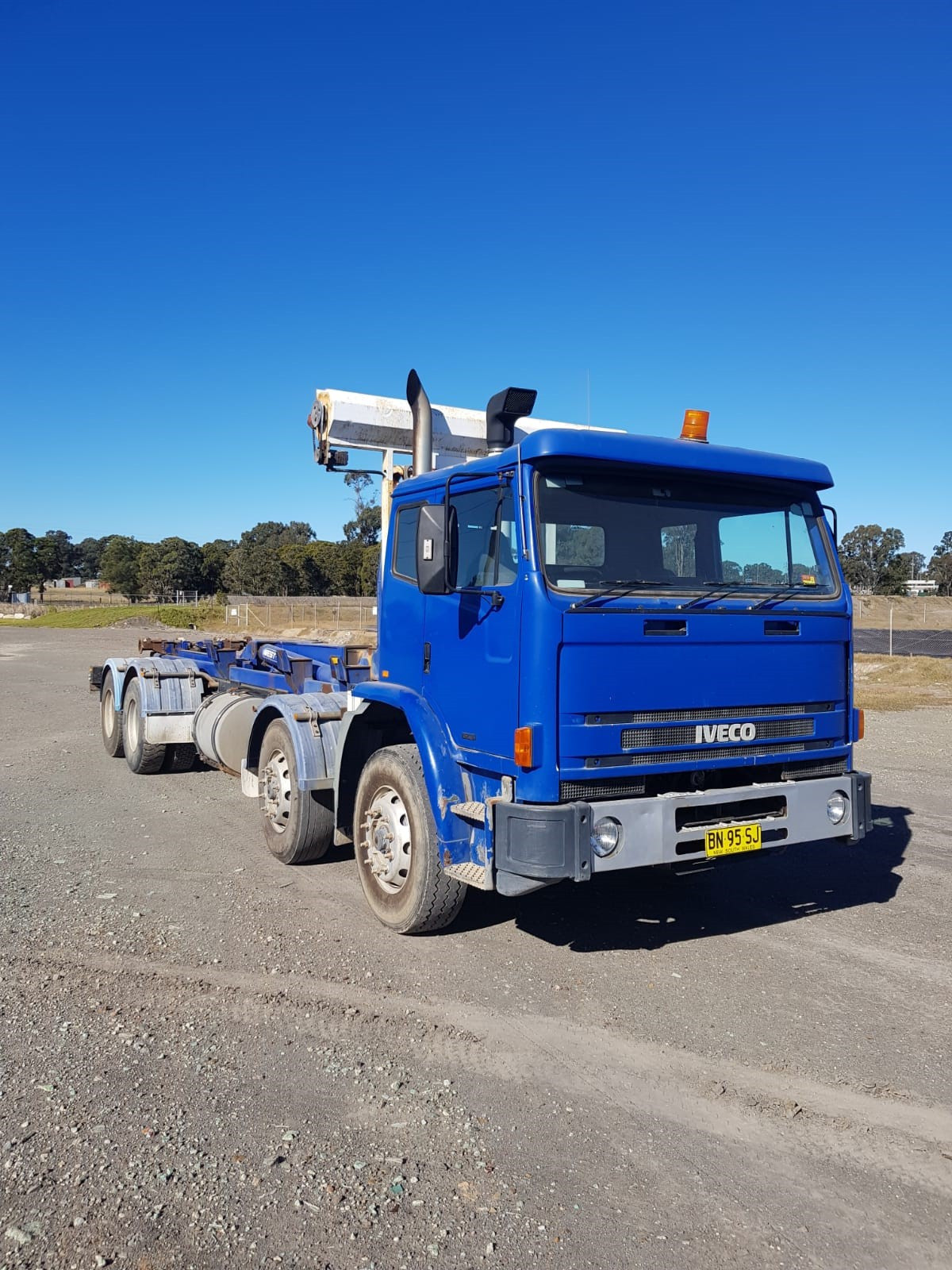 2007 INTERNATIONAL ACCO 2350D MANUAL HOOKLIFT/BI FOLD