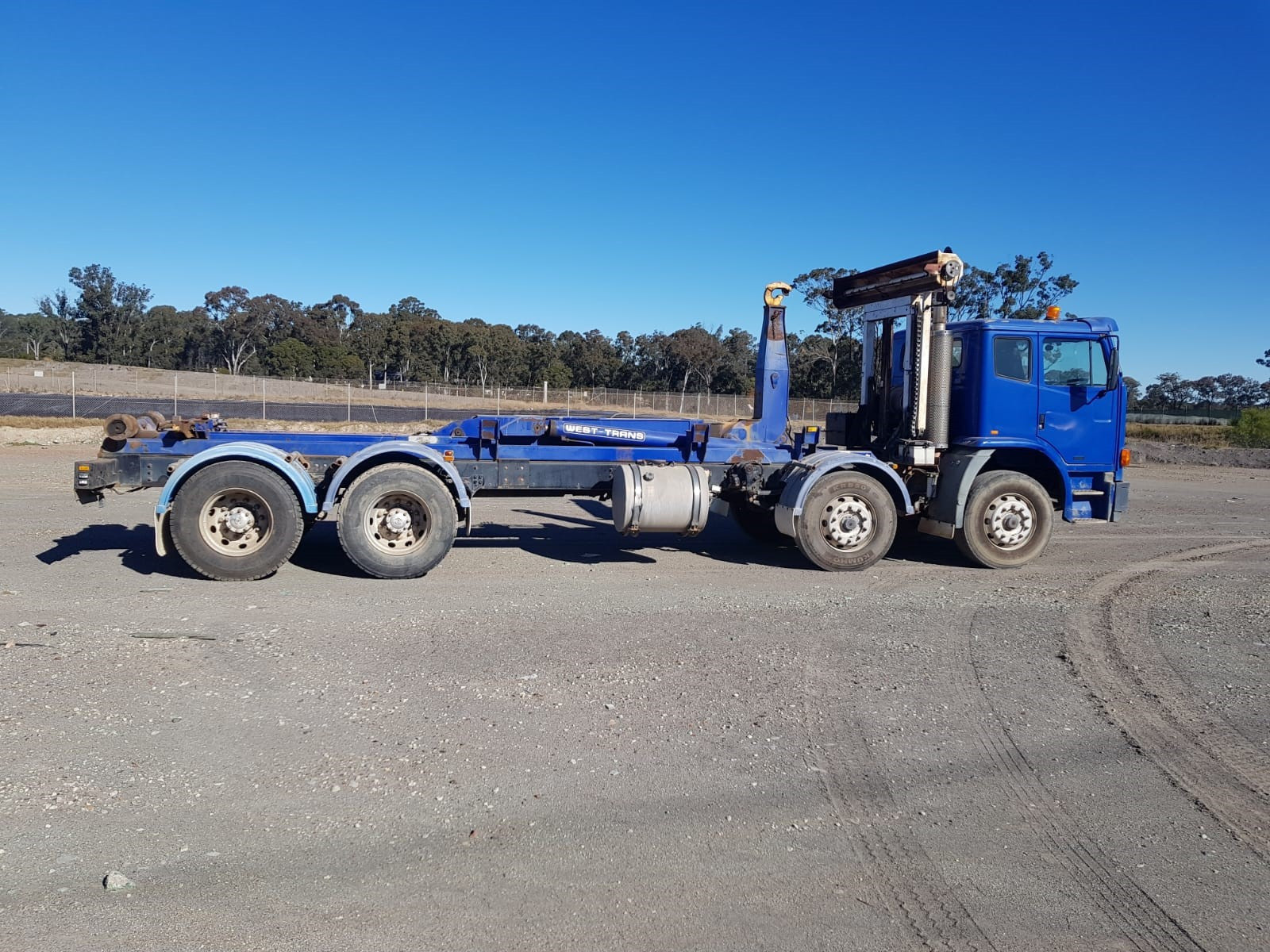 2007 INTERNATIONAL ACCO 2350D MANUAL HOOKLIFT/BI FOLD