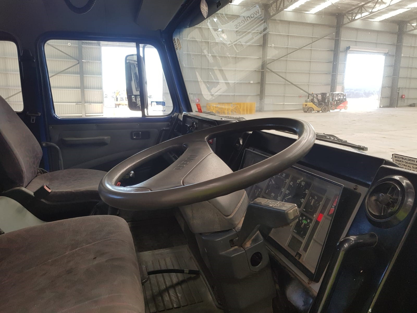 2007 INTERNATIONAL ACCO 2350D MANUAL HOOKLIFT/BI FOLD