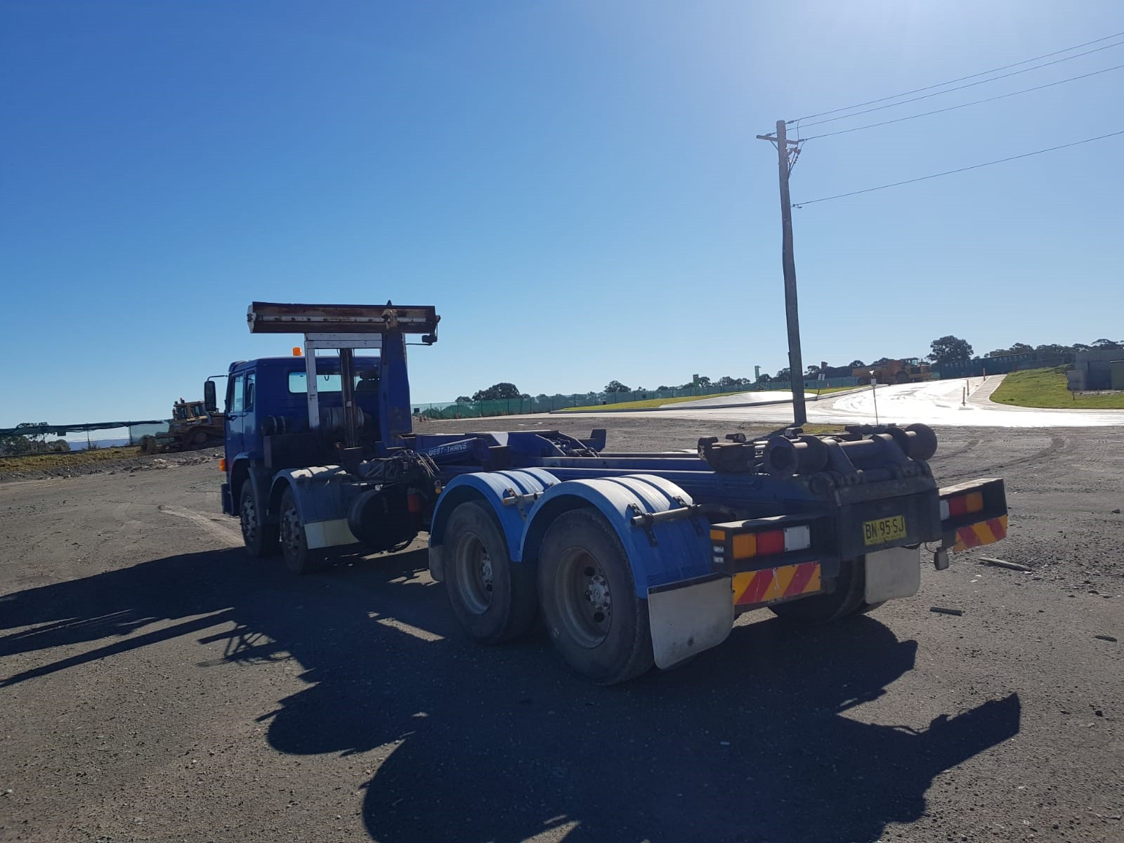 2007 INTERNATIONAL ACCO 2350D MANUAL HOOKLIFT/BI FOLD