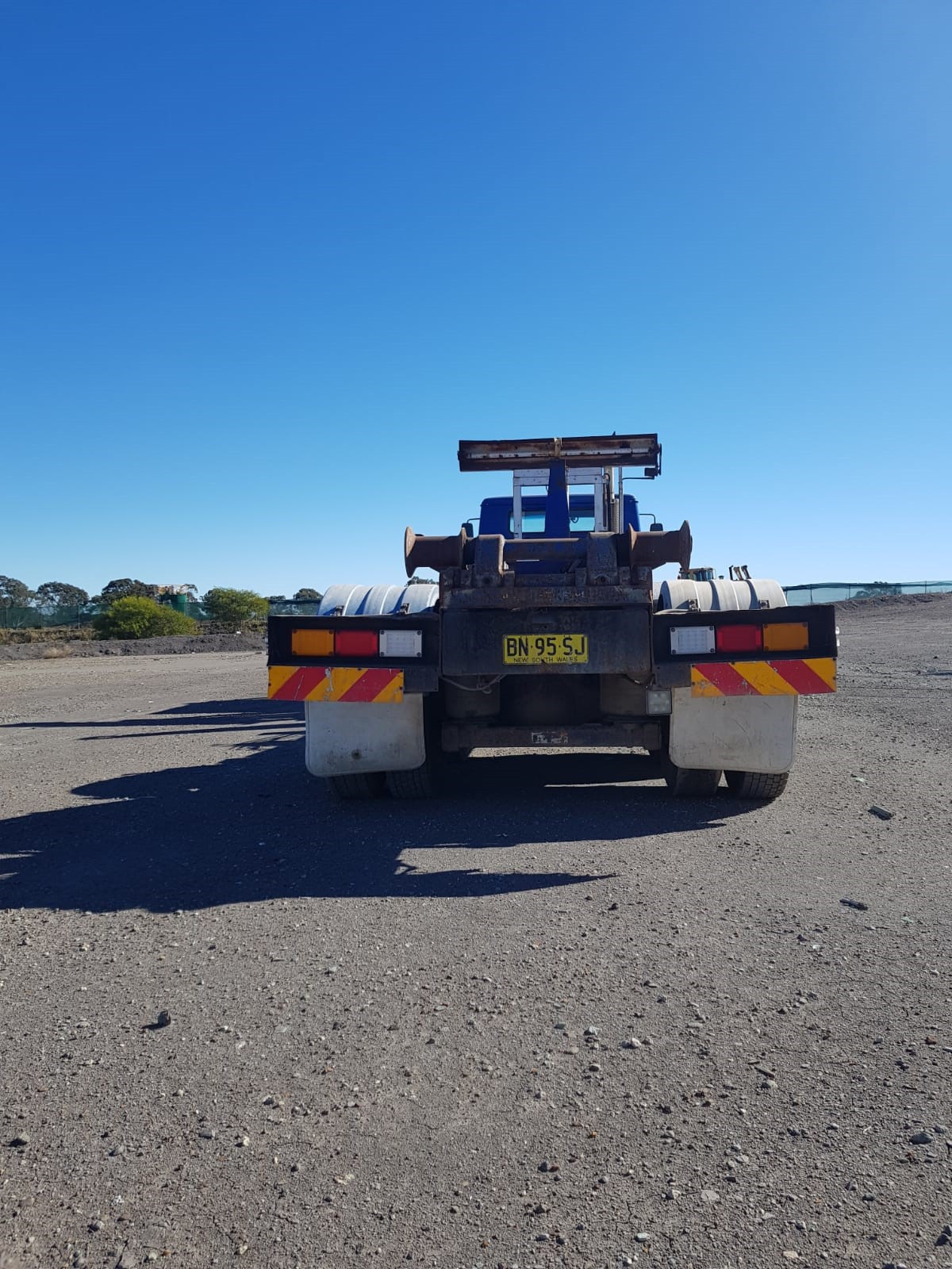 2007 INTERNATIONAL ACCO 2350D MANUAL HOOKLIFT/BI FOLD