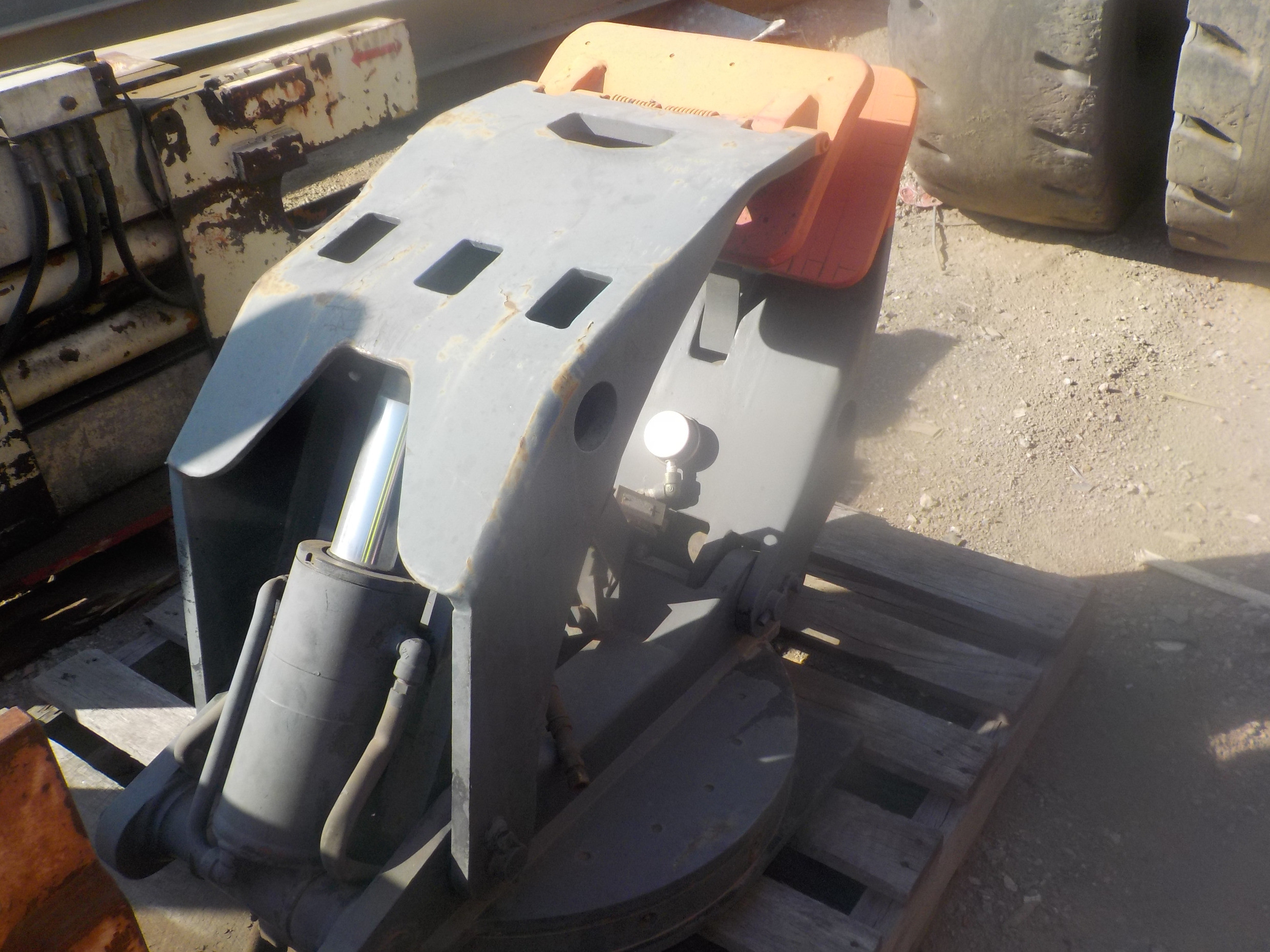 ASSORTED BRANDS ASSORTED BRANDS ATTACHMENTS GRAPPLE/GRAB