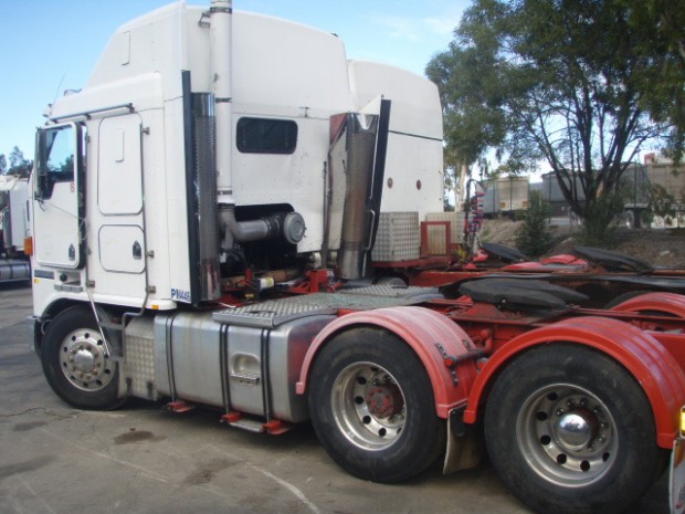 2003 KENWORTH K104 PRIMEMOVER