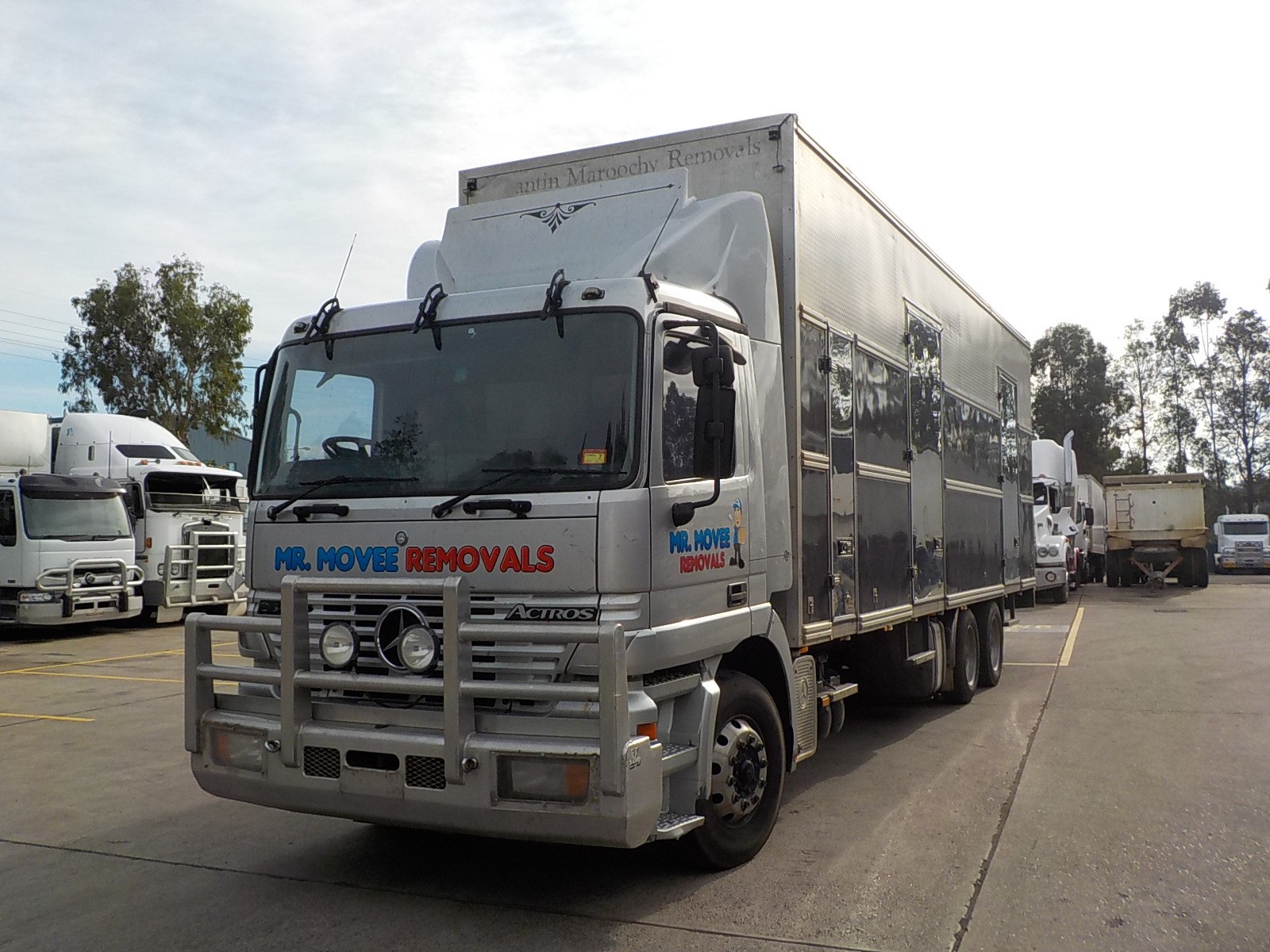 2001 MERCEDES-BENZ 2643 ACTROS AUTOMATIC FURNITURE BODY