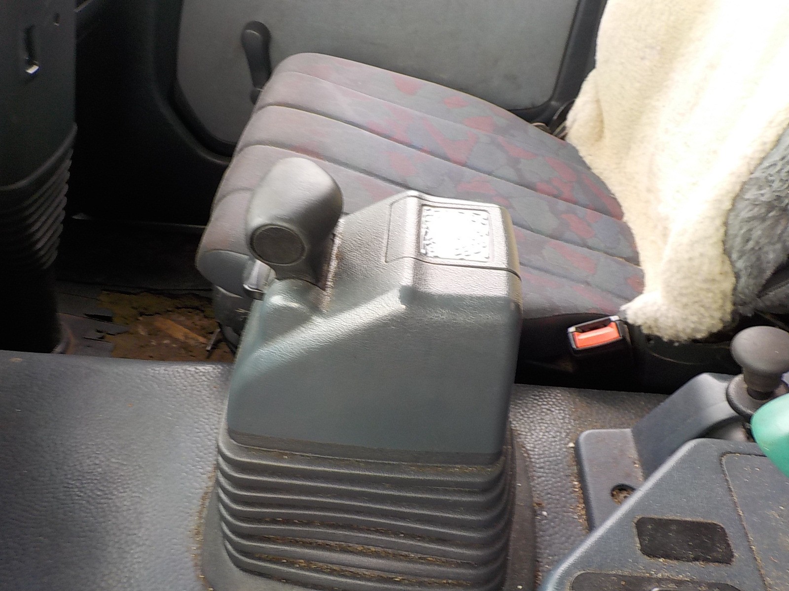 2001 MERCEDES-BENZ 2643 ACTROS AUTOMATIC FURNITURE BODY