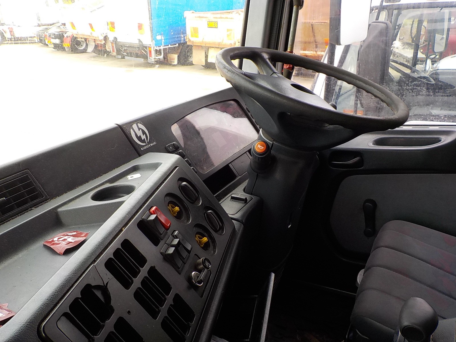 2001 MERCEDES-BENZ 2643 ACTROS AUTOMATIC FURNITURE BODY