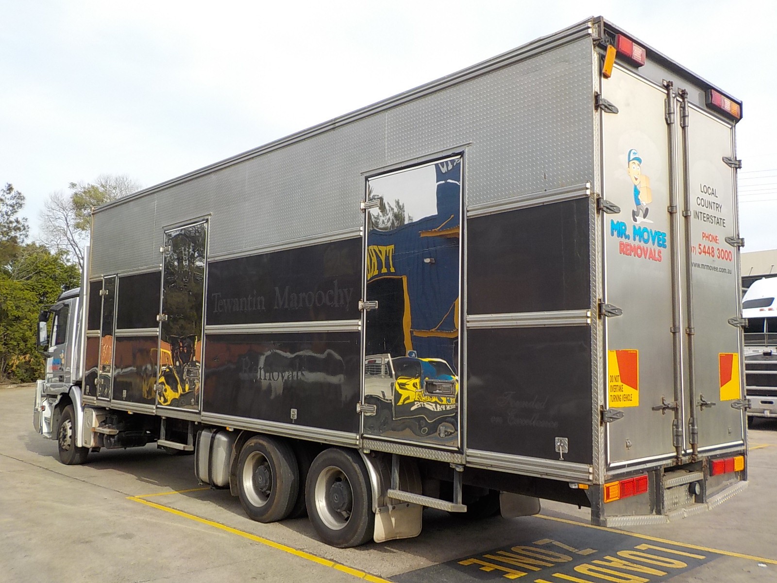 2001 MERCEDES-BENZ 2643 ACTROS AUTOMATIC FURNITURE BODY
