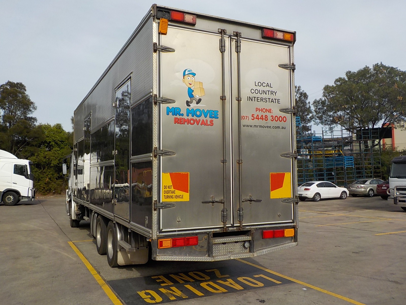 2001 MERCEDES-BENZ 2643 ACTROS AUTOMATIC FURNITURE BODY