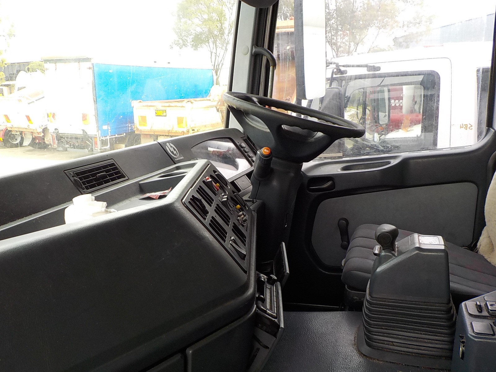 2001 MERCEDES-BENZ 2643 ACTROS AUTOMATIC FURNITURE BODY