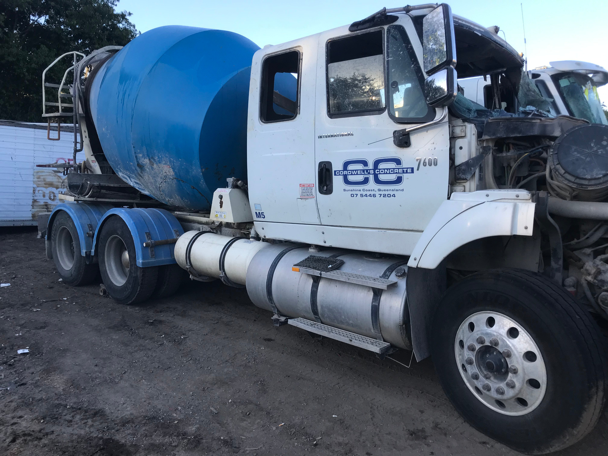 2007 INTERNATIONAL 7600 MANUAL CONCRETE AGITATOR