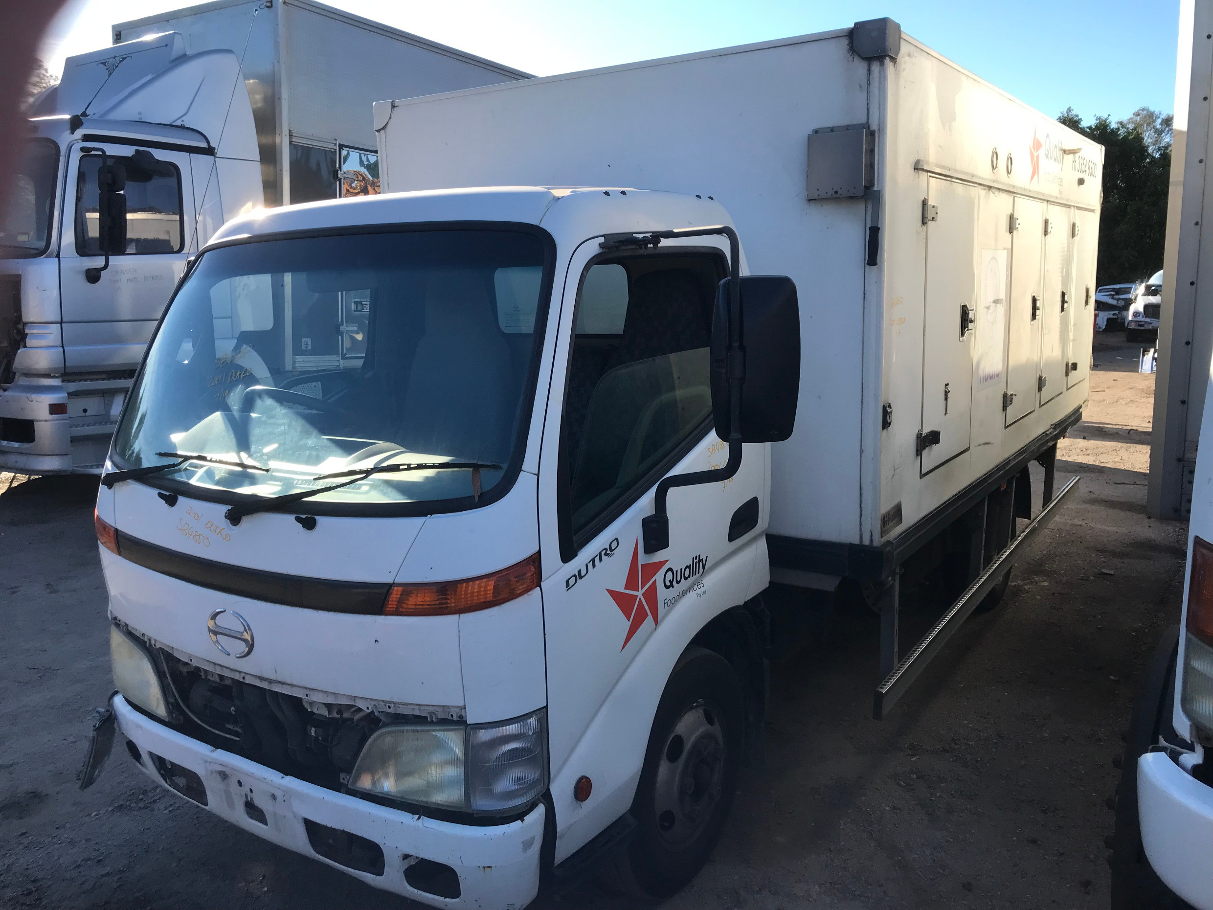 2001 HINO DUTRO 2/3/4/5 300 MANUAL REFRIGERATED