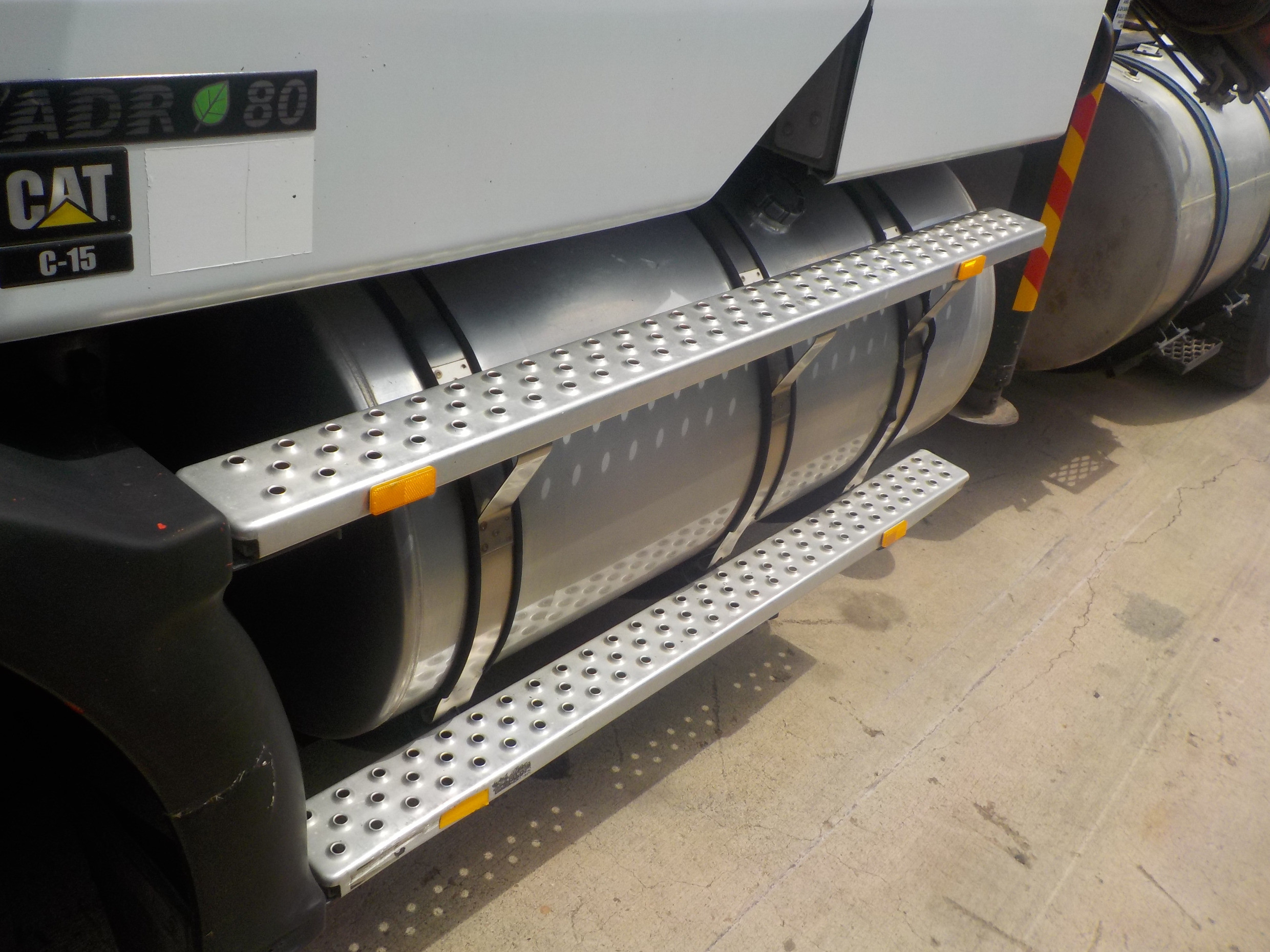 2002 IVECO POWERSTAR 6700 CRANE TRUCK