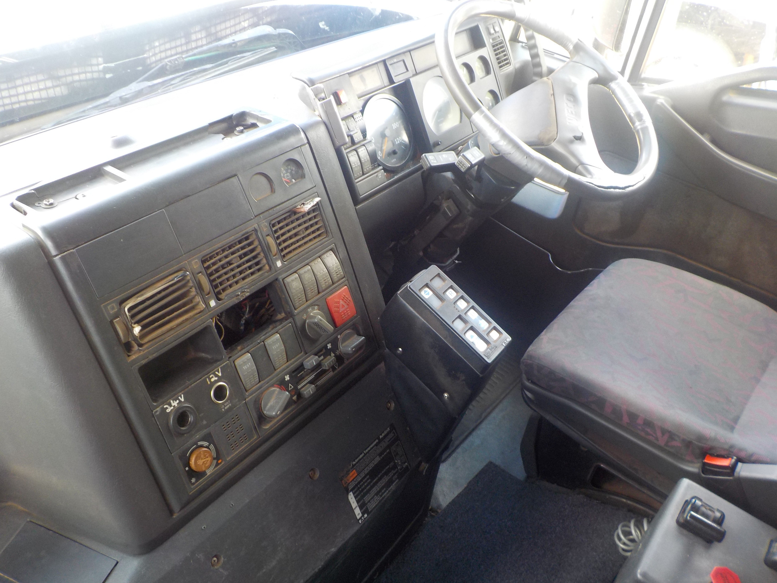 2002 IVECO POWERSTAR 6700 CRANE TRUCK