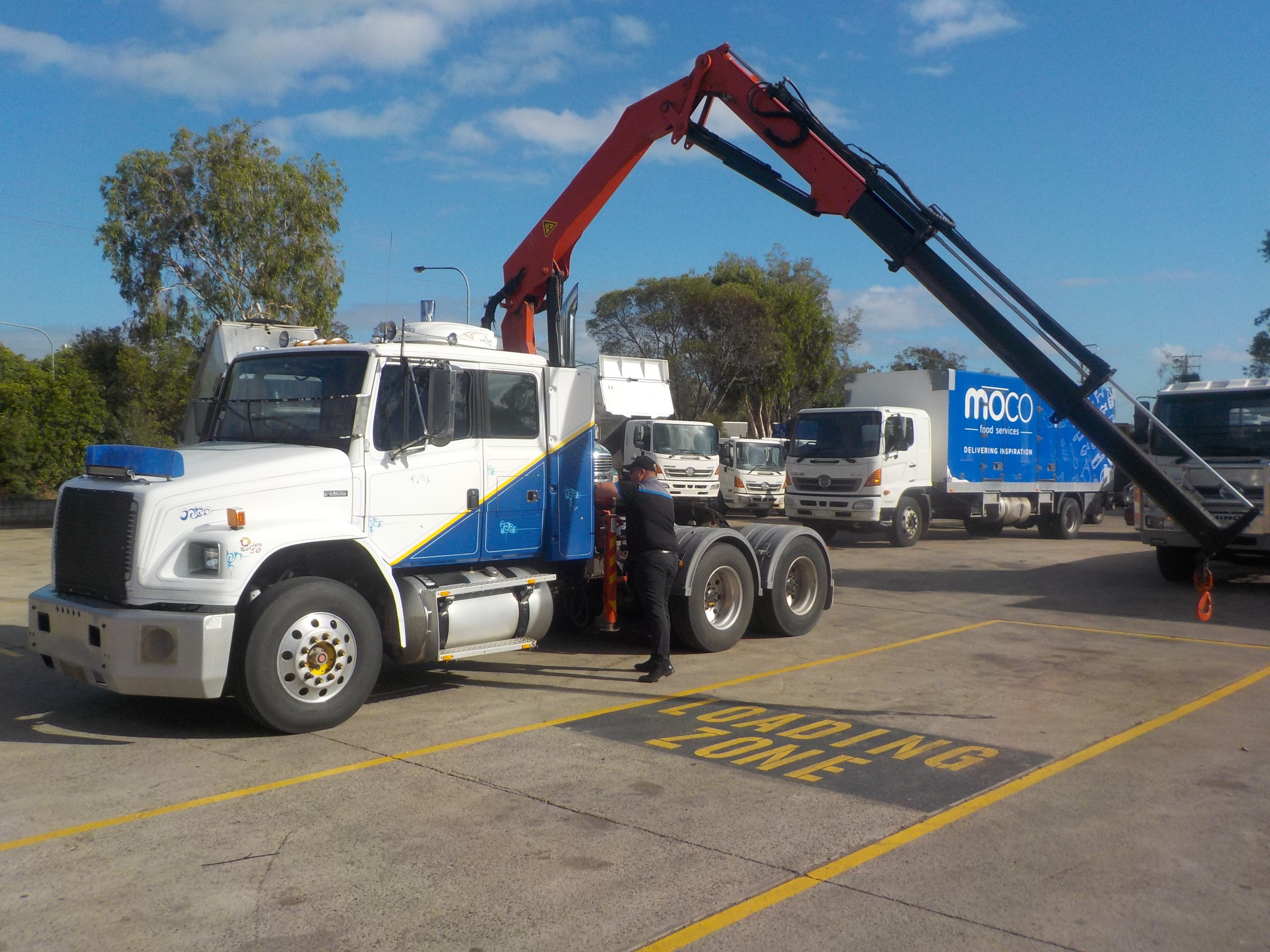 FREIGHTLINER FL106 MANUAL CRANE TRUCK