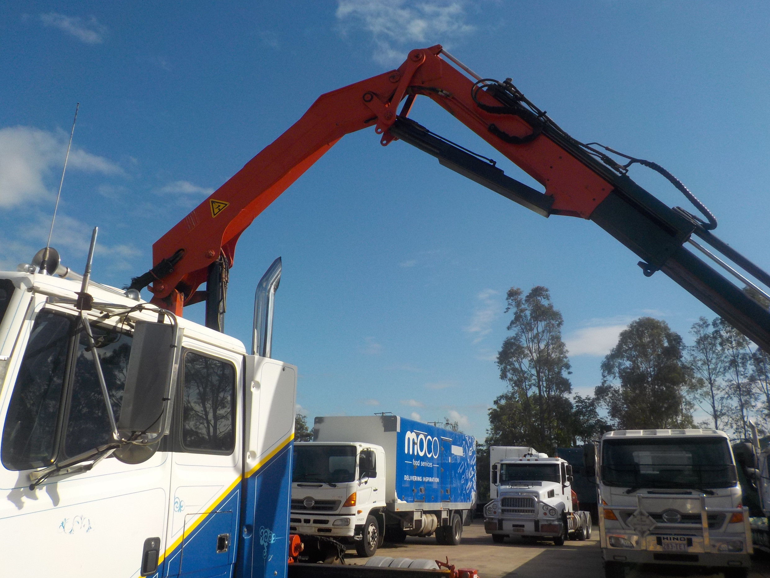 FREIGHTLINER FL106 MANUAL CRANE TRUCK