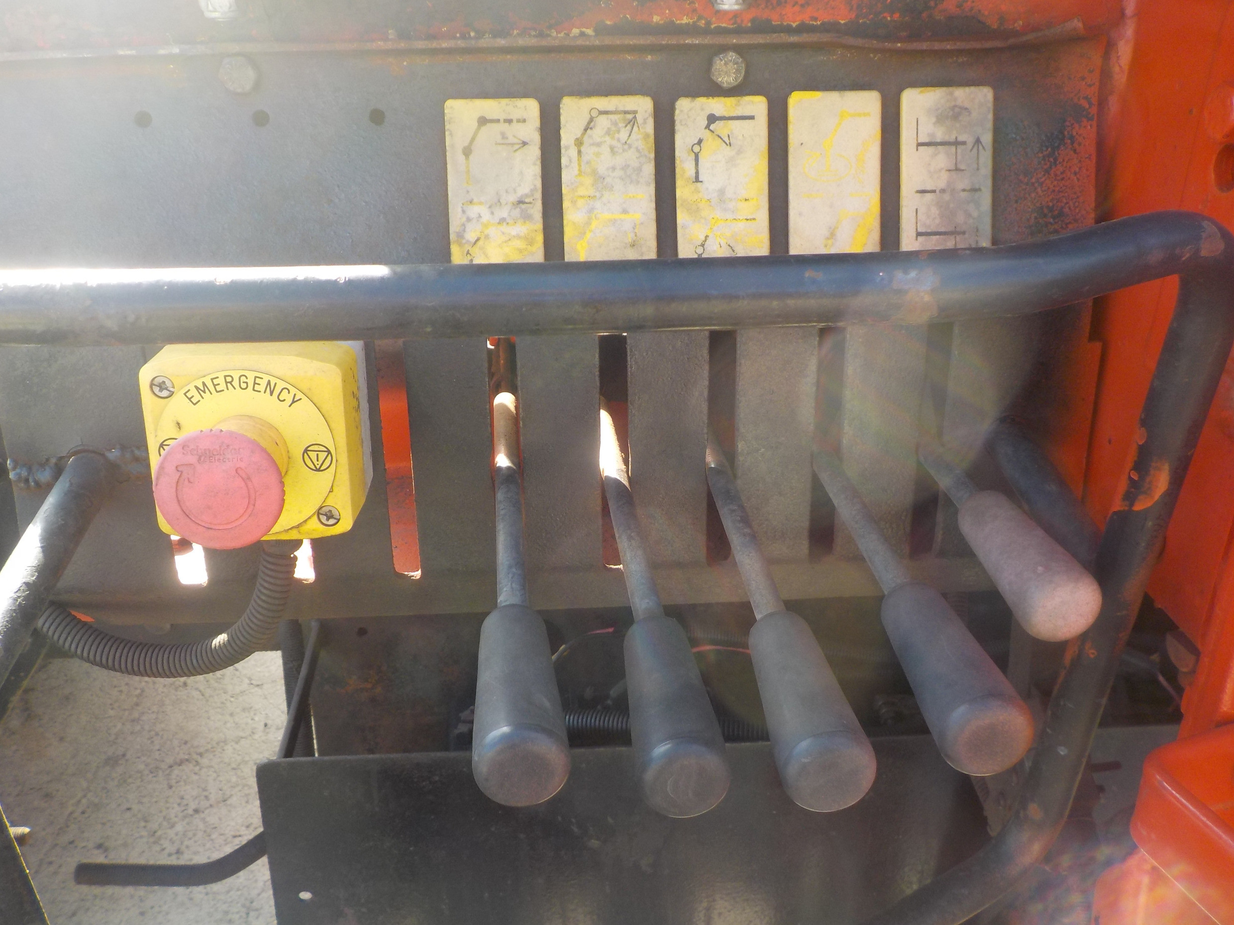 FREIGHTLINER FL106 MANUAL CRANE TRUCK