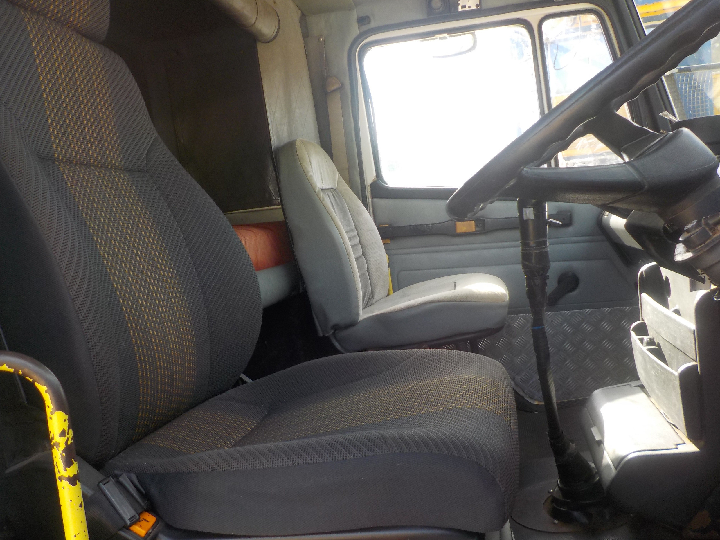 FREIGHTLINER FL106 MANUAL CRANE TRUCK