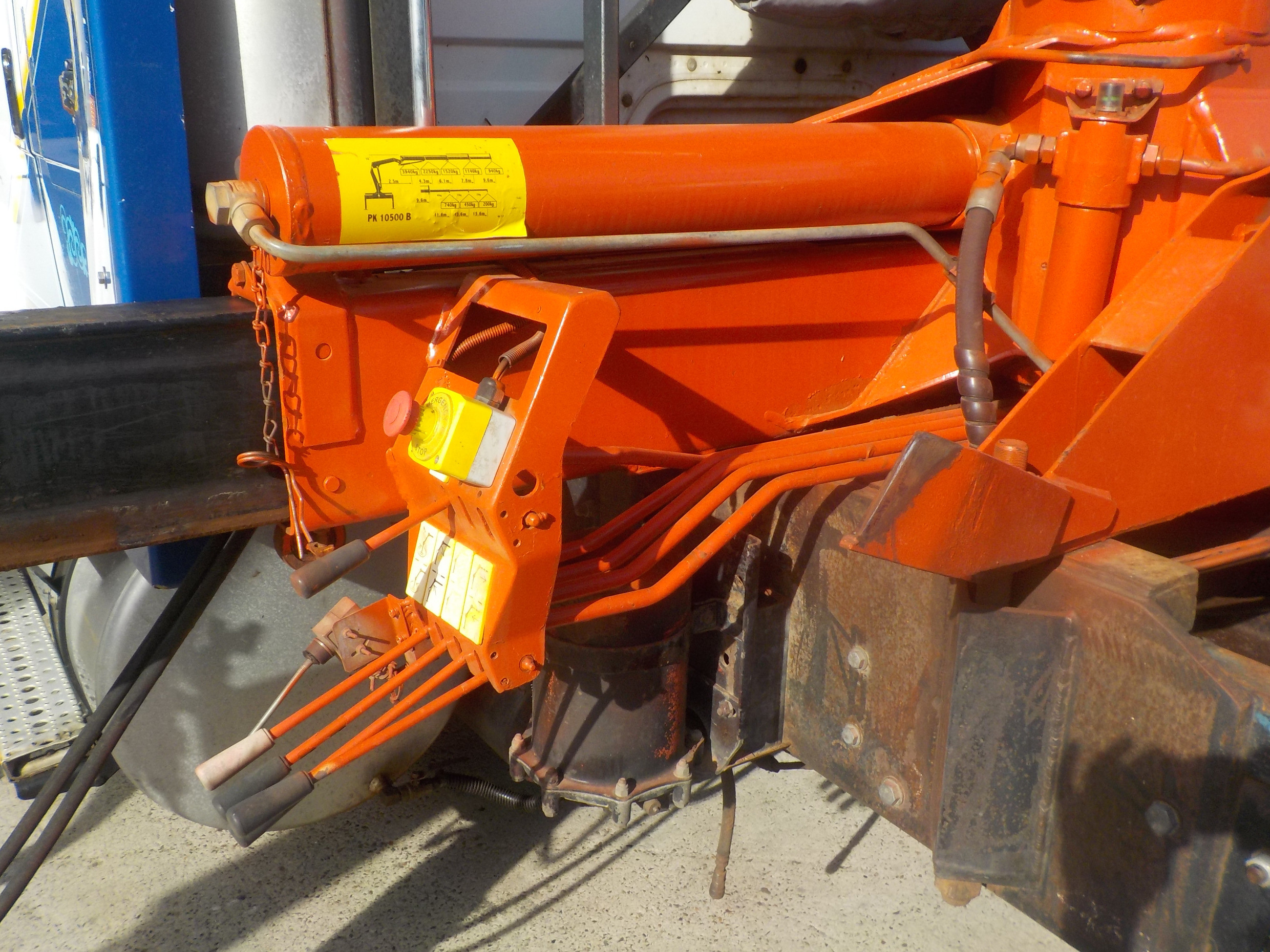 FREIGHTLINER FL106 MANUAL CRANE TRUCK