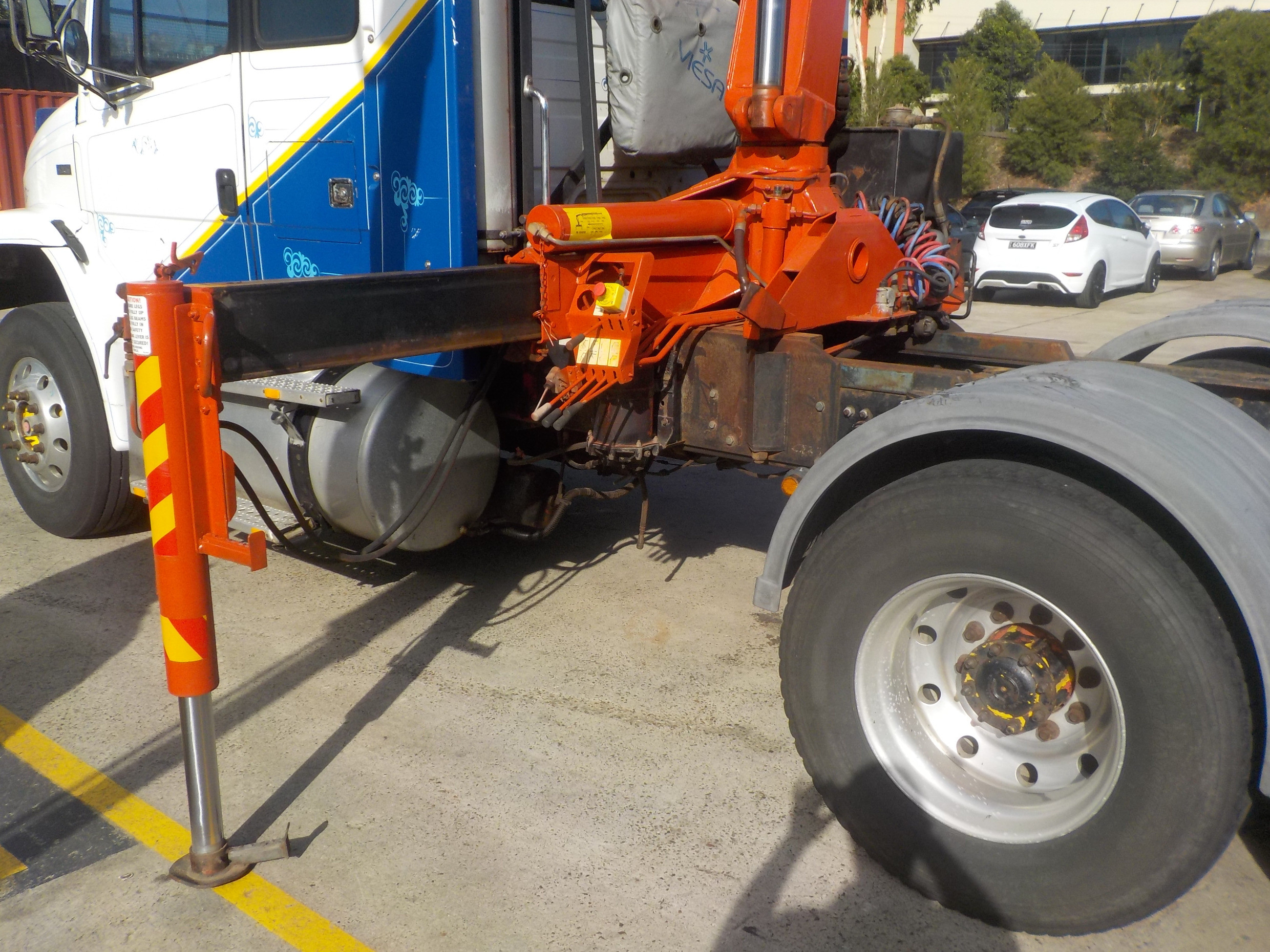 FREIGHTLINER FL106 MANUAL CRANE TRUCK