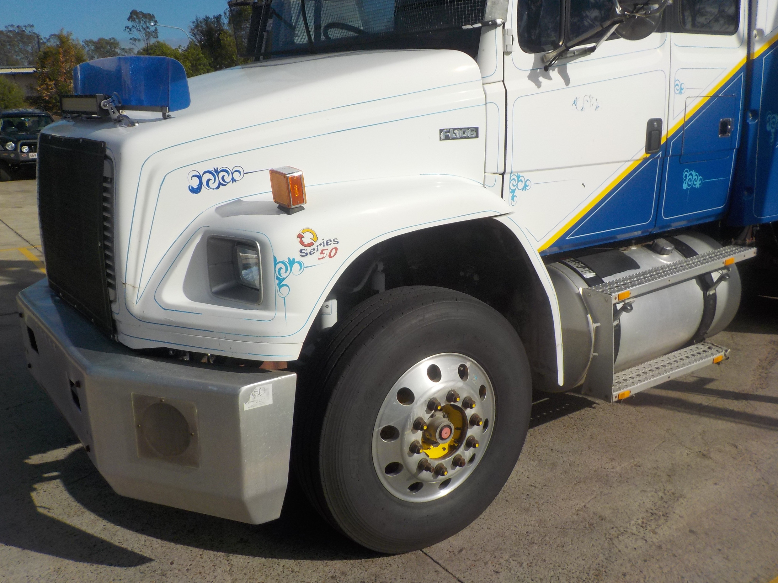 FREIGHTLINER FL106 MANUAL CRANE TRUCK