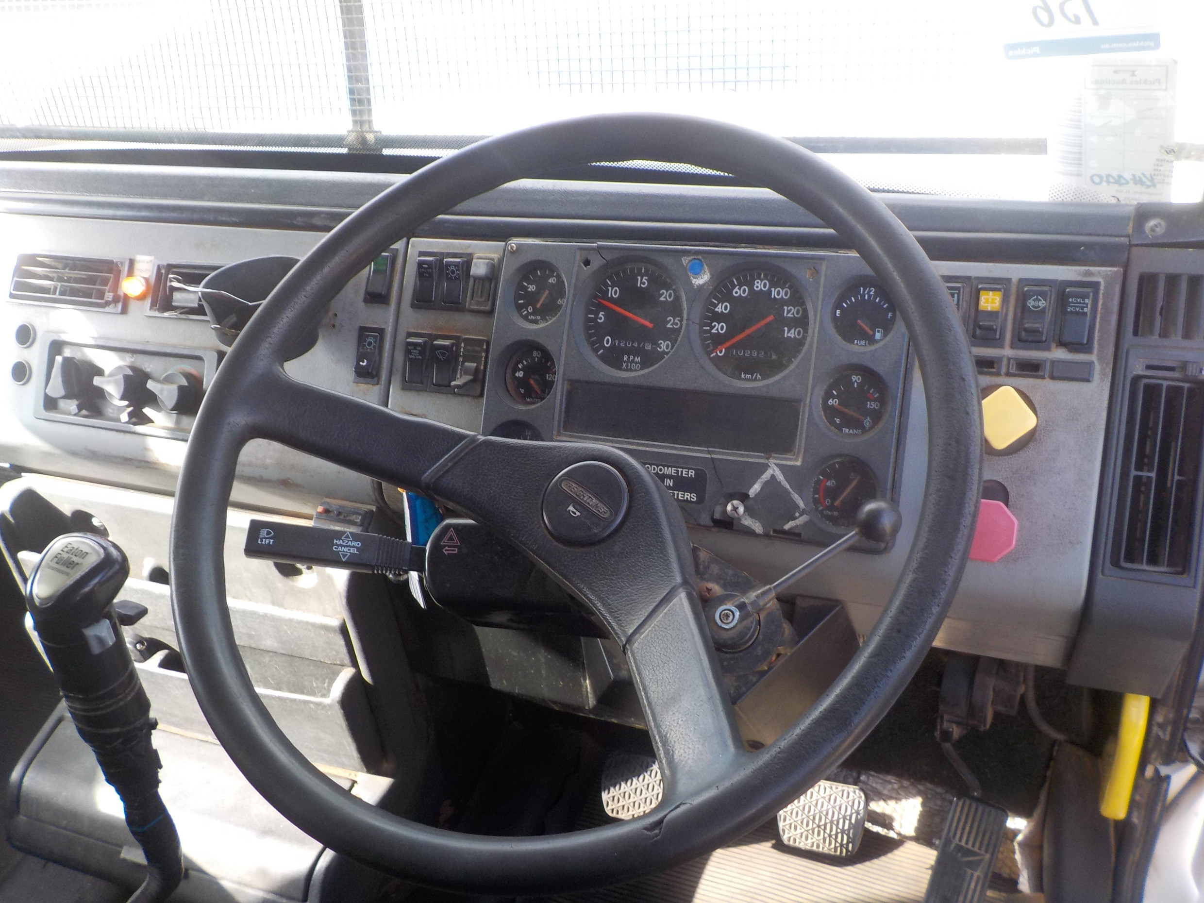 FREIGHTLINER FL106 MANUAL CRANE TRUCK