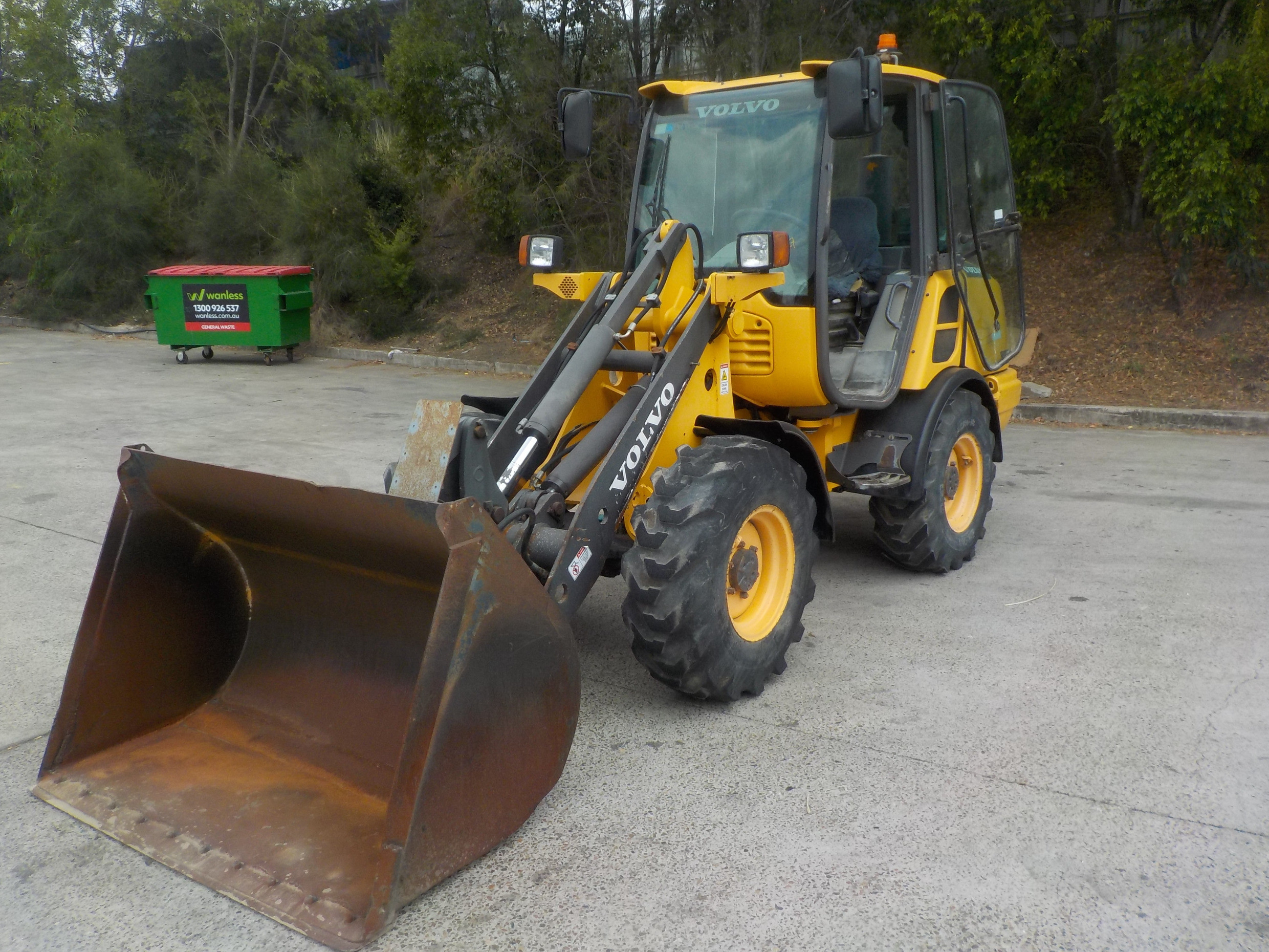 2011 VOLVO L25 FRONT END LOADER