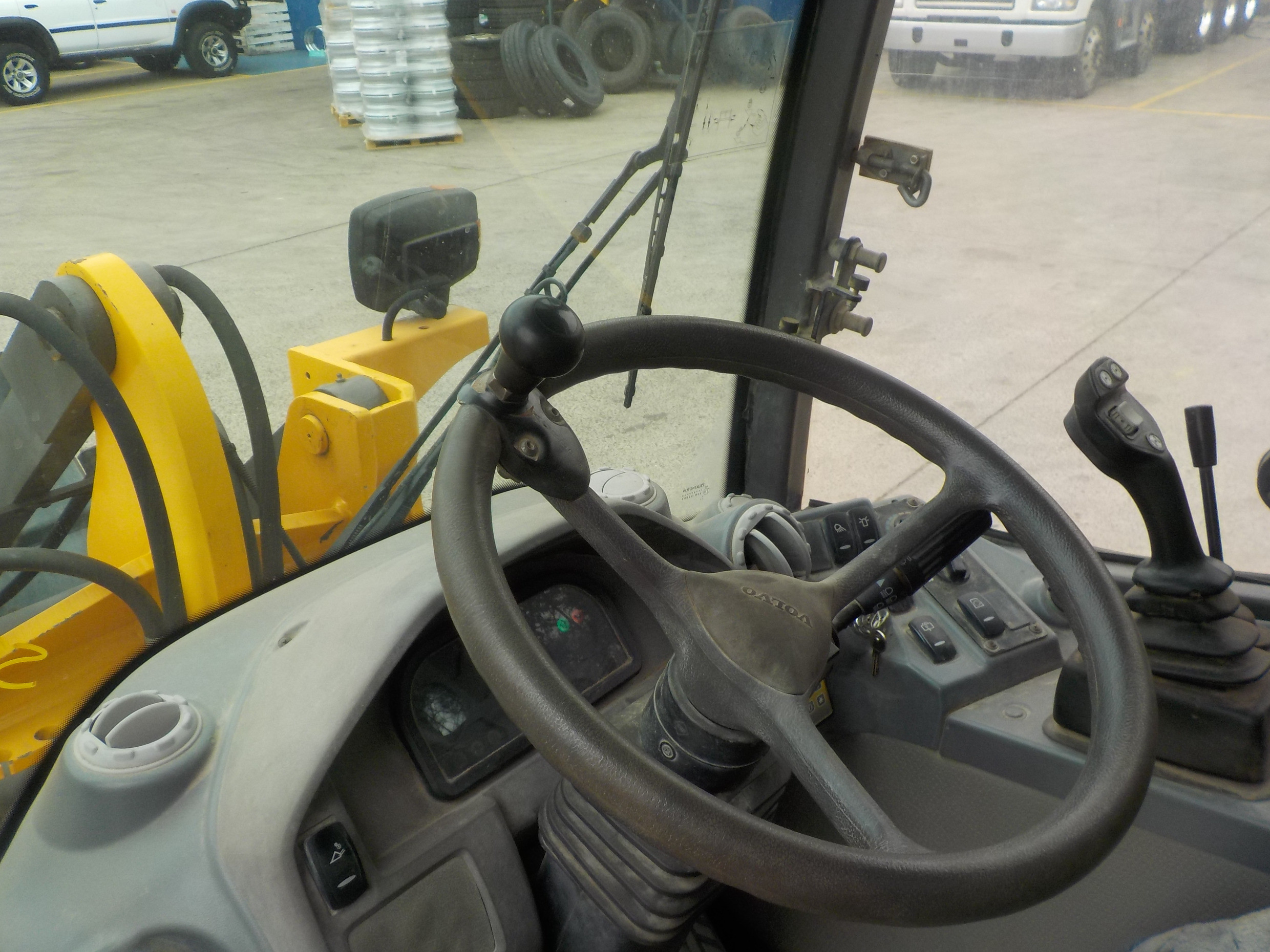 2011 VOLVO L25 FRONT END LOADER
