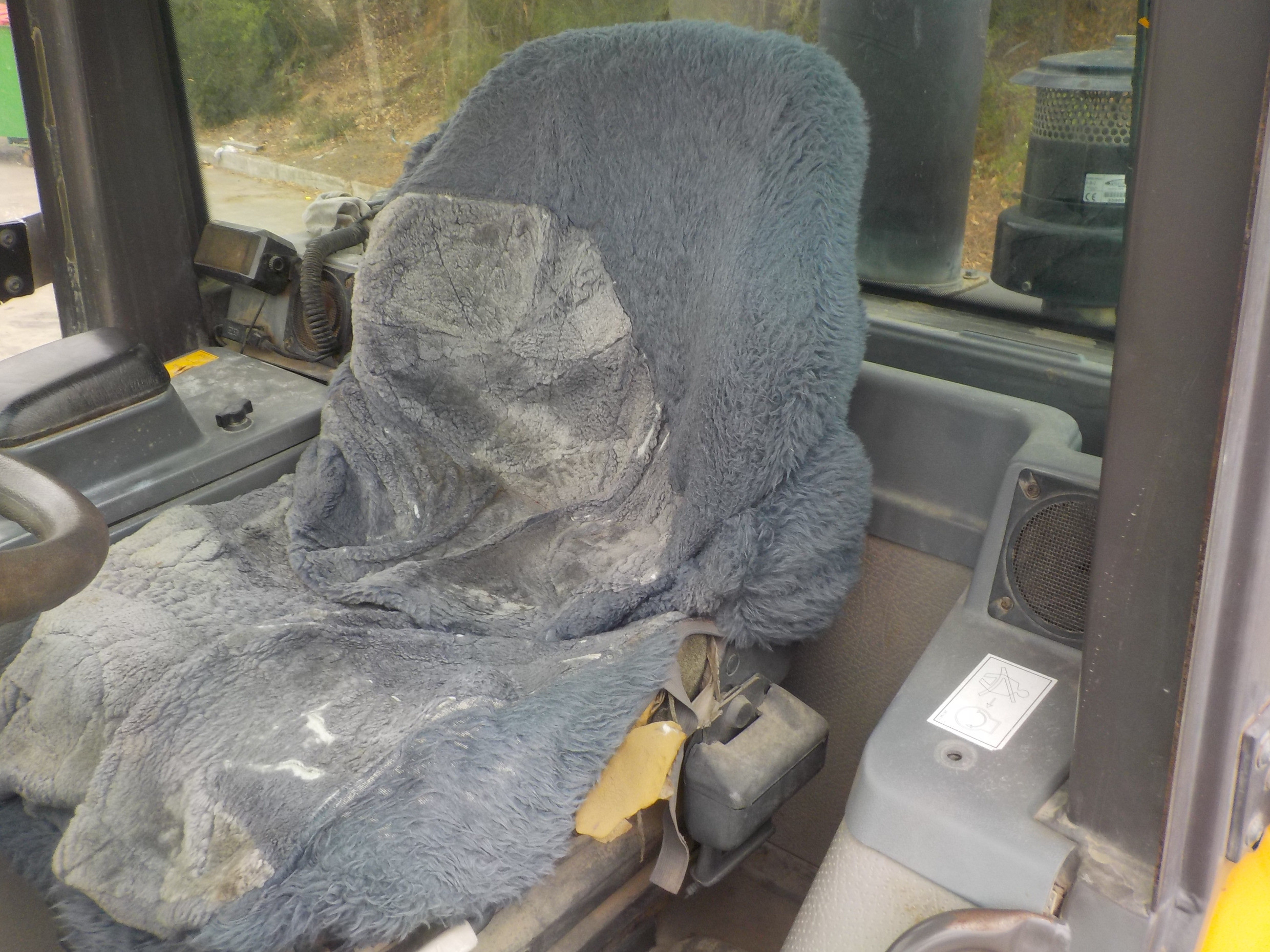 2011 VOLVO L25 FRONT END LOADER