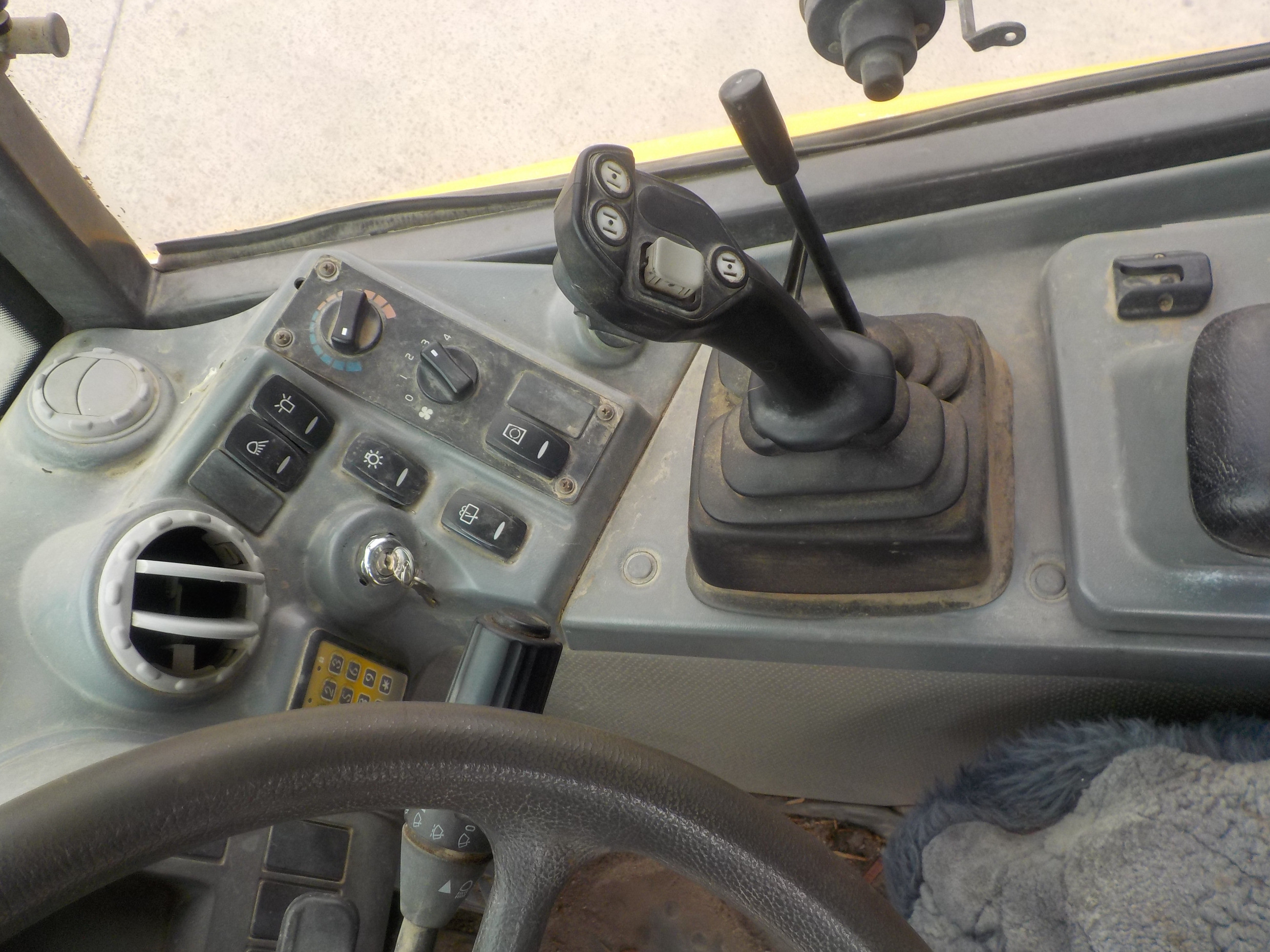 2011 VOLVO L25 FRONT END LOADER