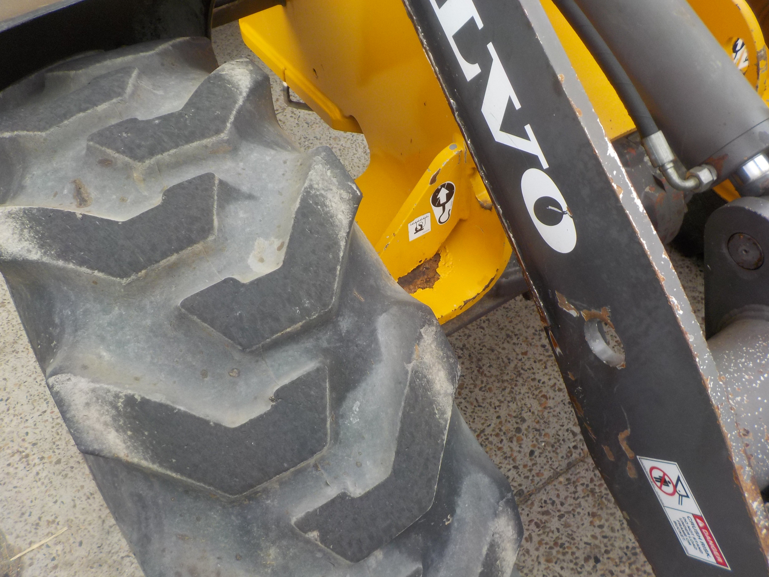 2011 VOLVO L25 FRONT END LOADER