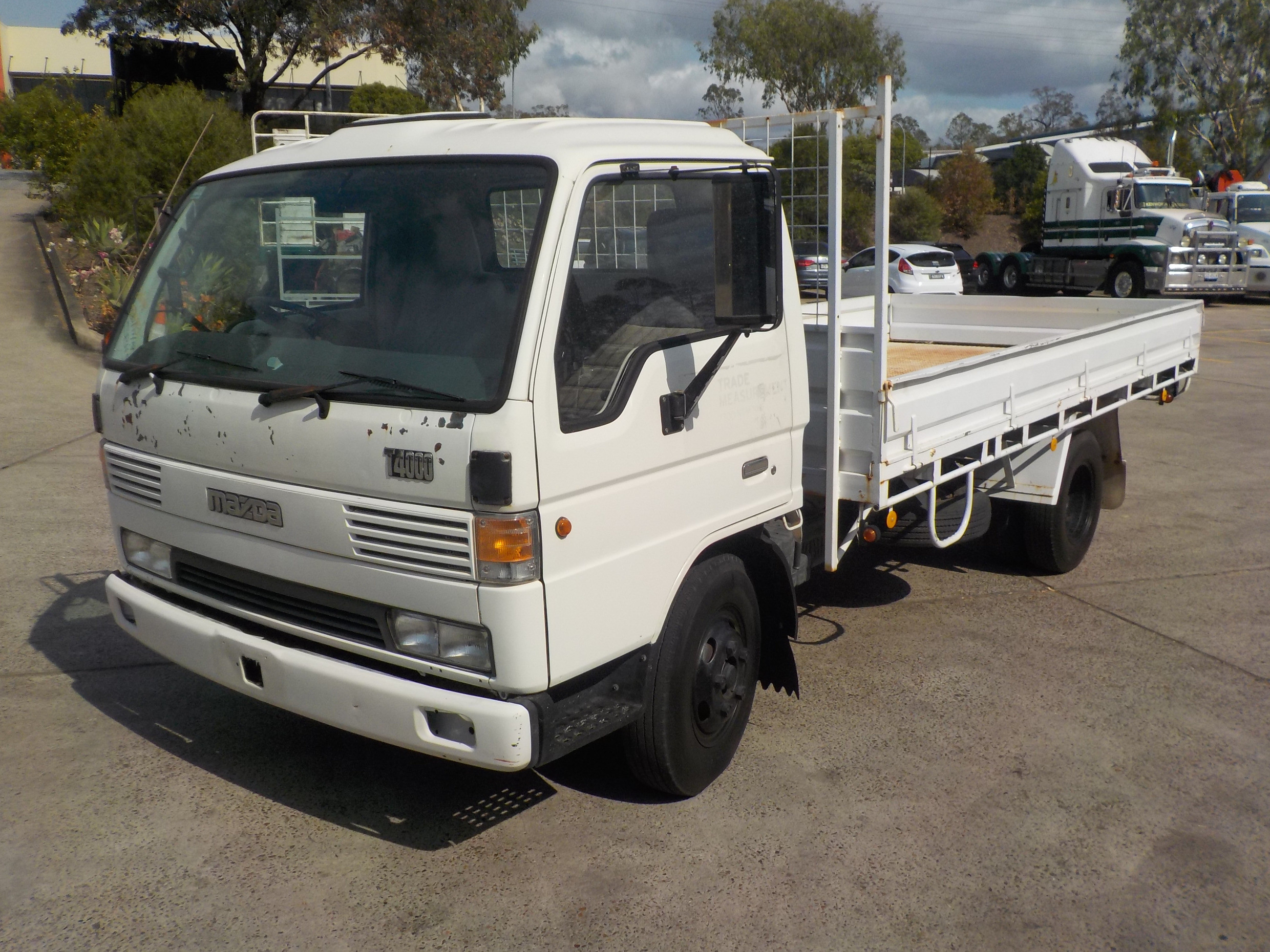 MAZDA T4000 TRUCK MANUAL TRAY