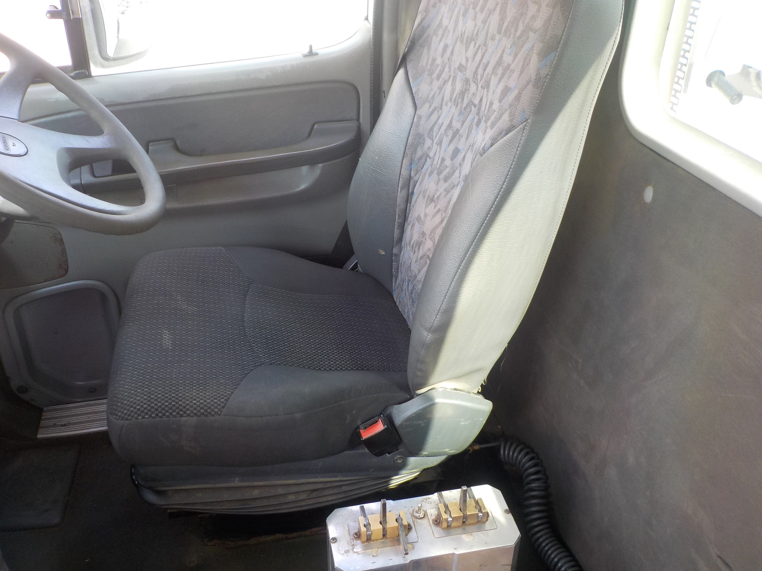 MAZDA T4000 TRUCK MANUAL TRAY