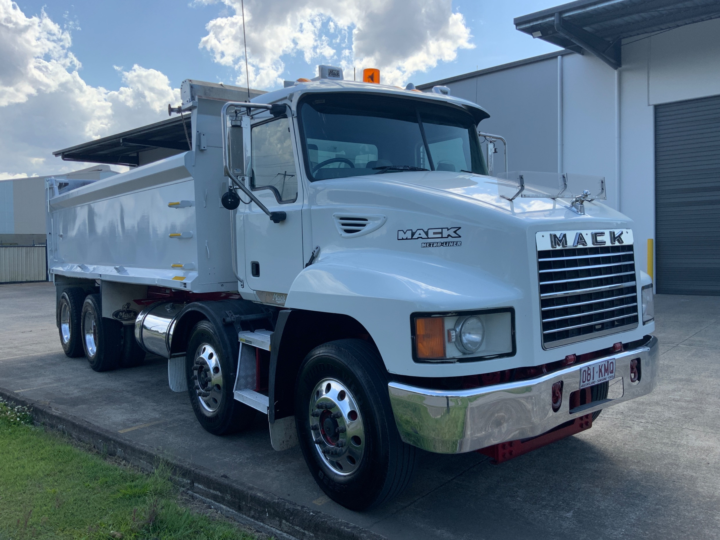 2007 MACK METRO-LINER MANUAL TIPPER