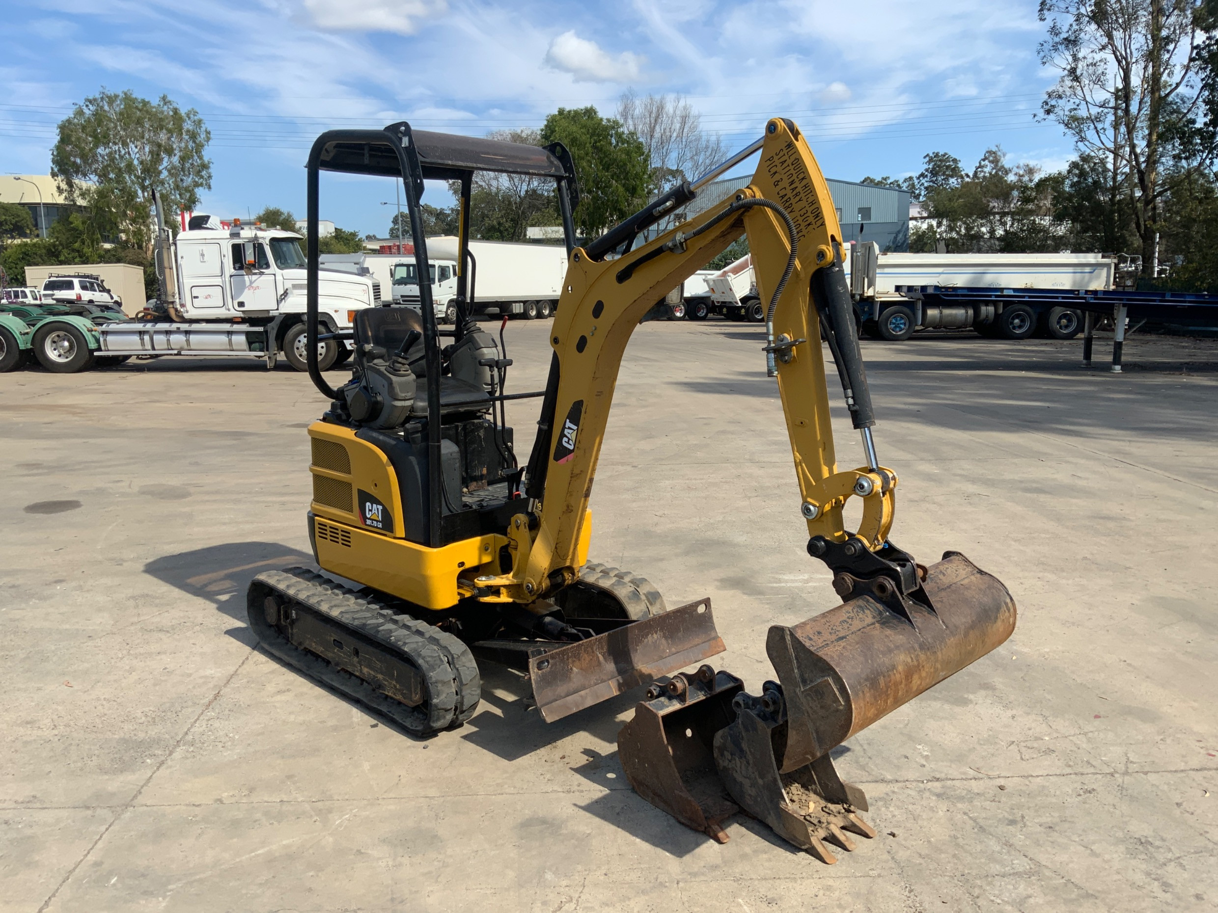 2014 CAT 301.7D CR MINI EXCAVATOR