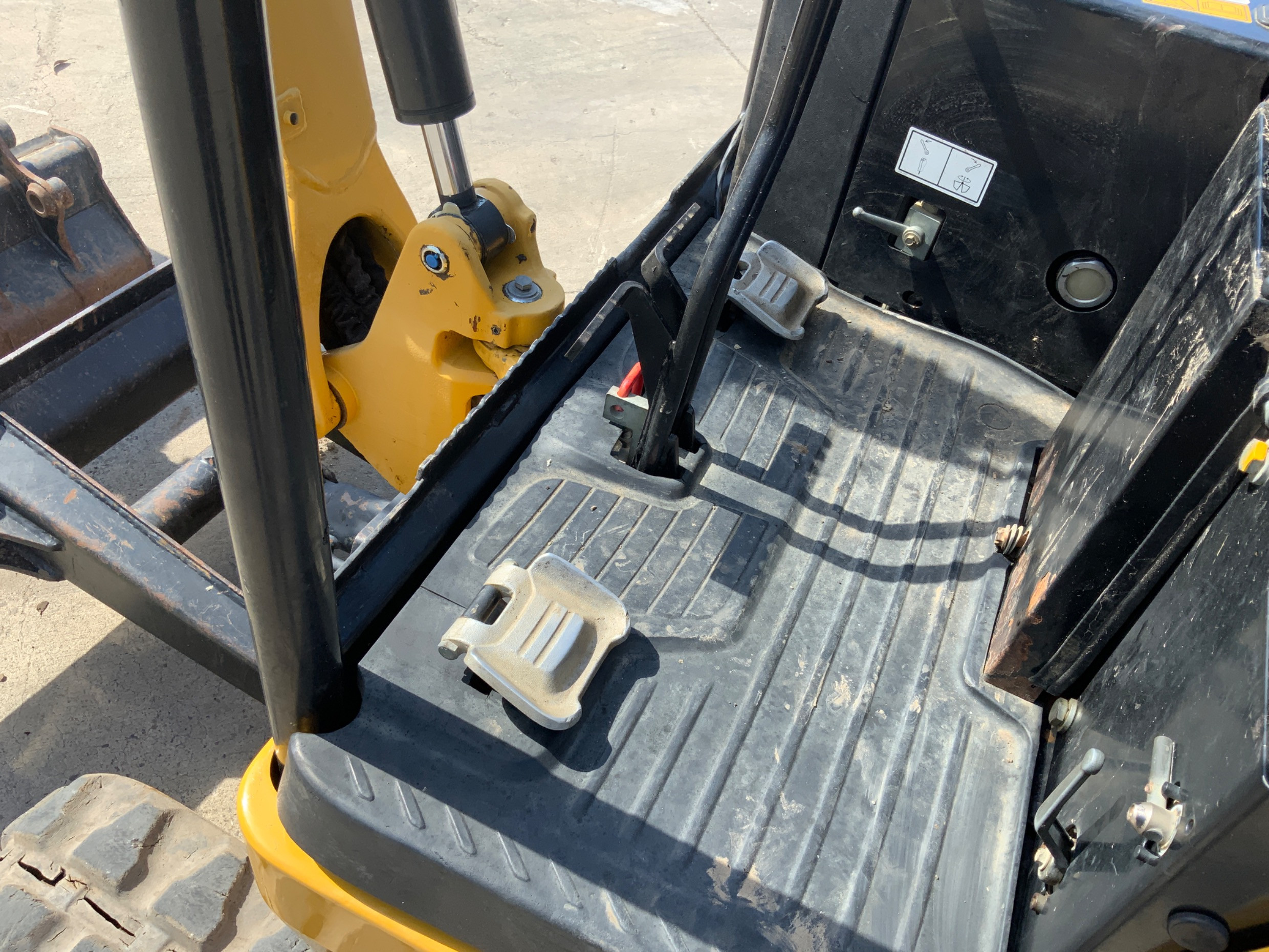 2014 CAT 301.7D CR MINI EXCAVATOR