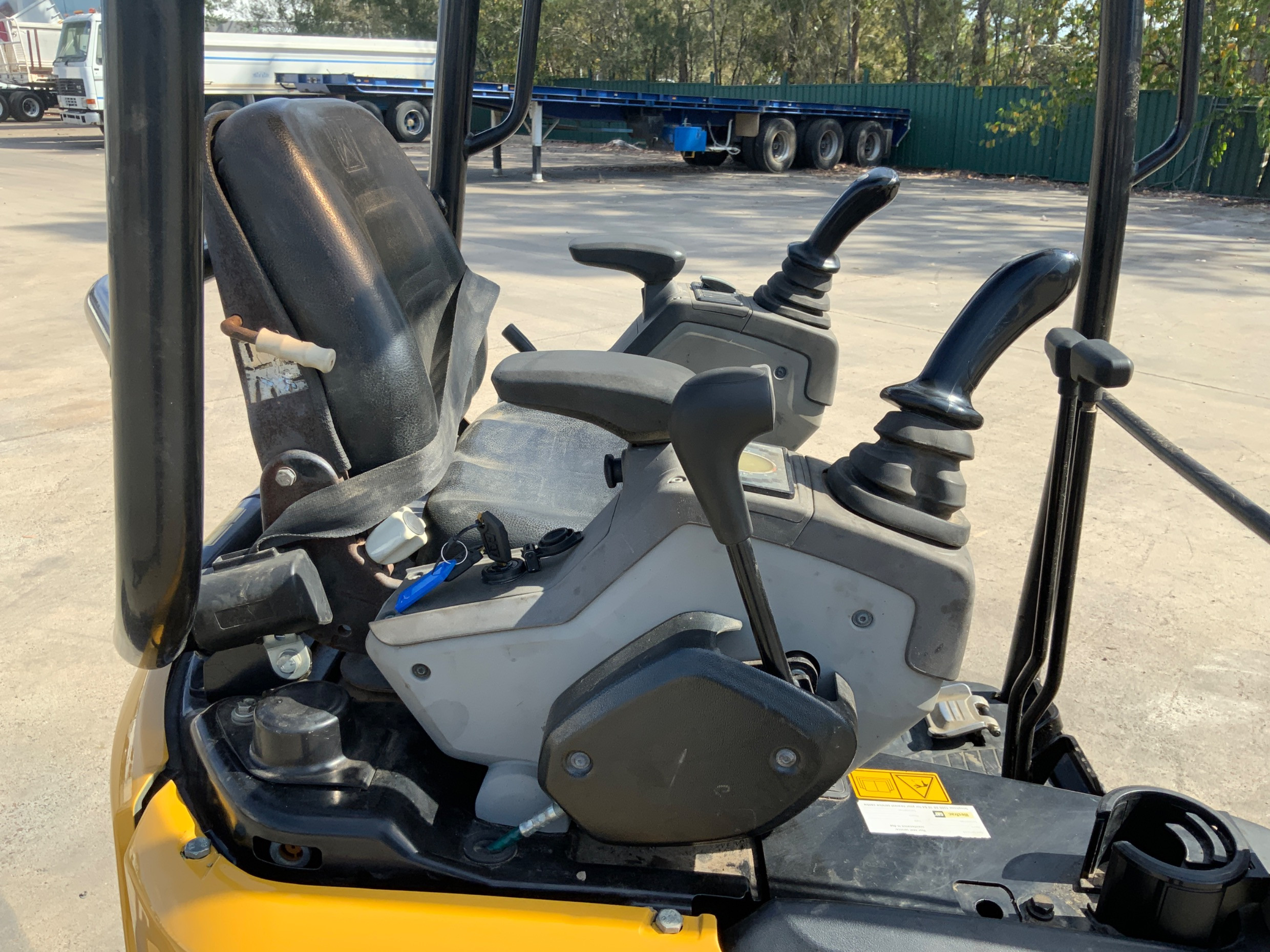 2014 CAT 301.7D CR MINI EXCAVATOR