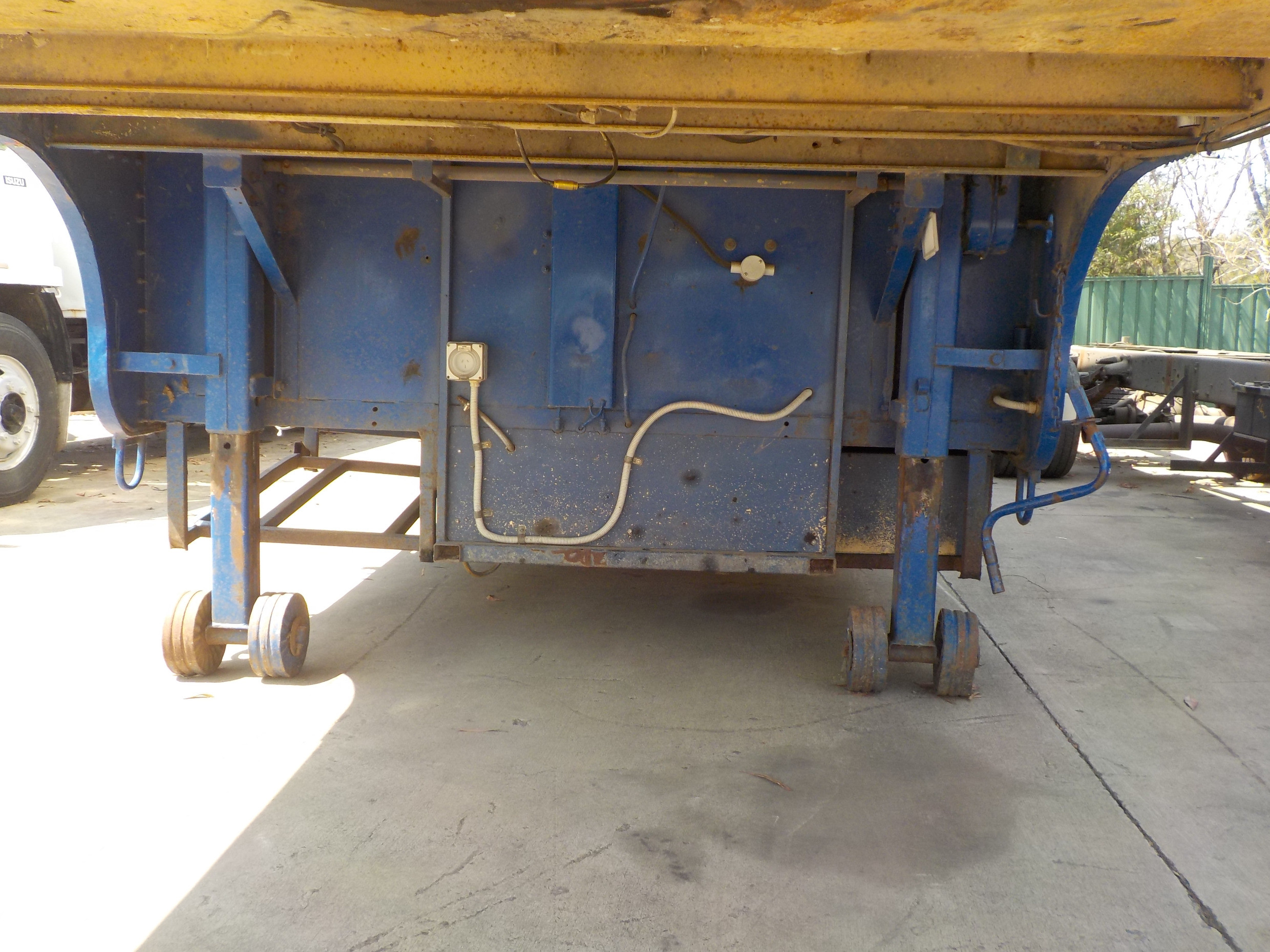 1985 M&M ENGINEERING RACE CAR TRAILER SEMI