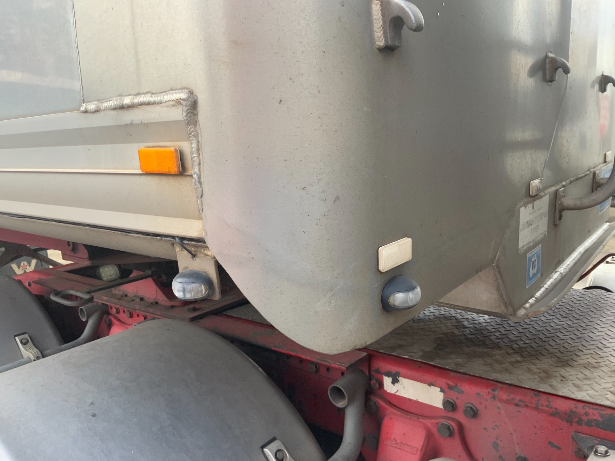 2001 LUSTY EMS TIPPER TRAILER B/D COMBINATION B/D COMBINATION LUSTY EMS S GRAIN TIPPERS