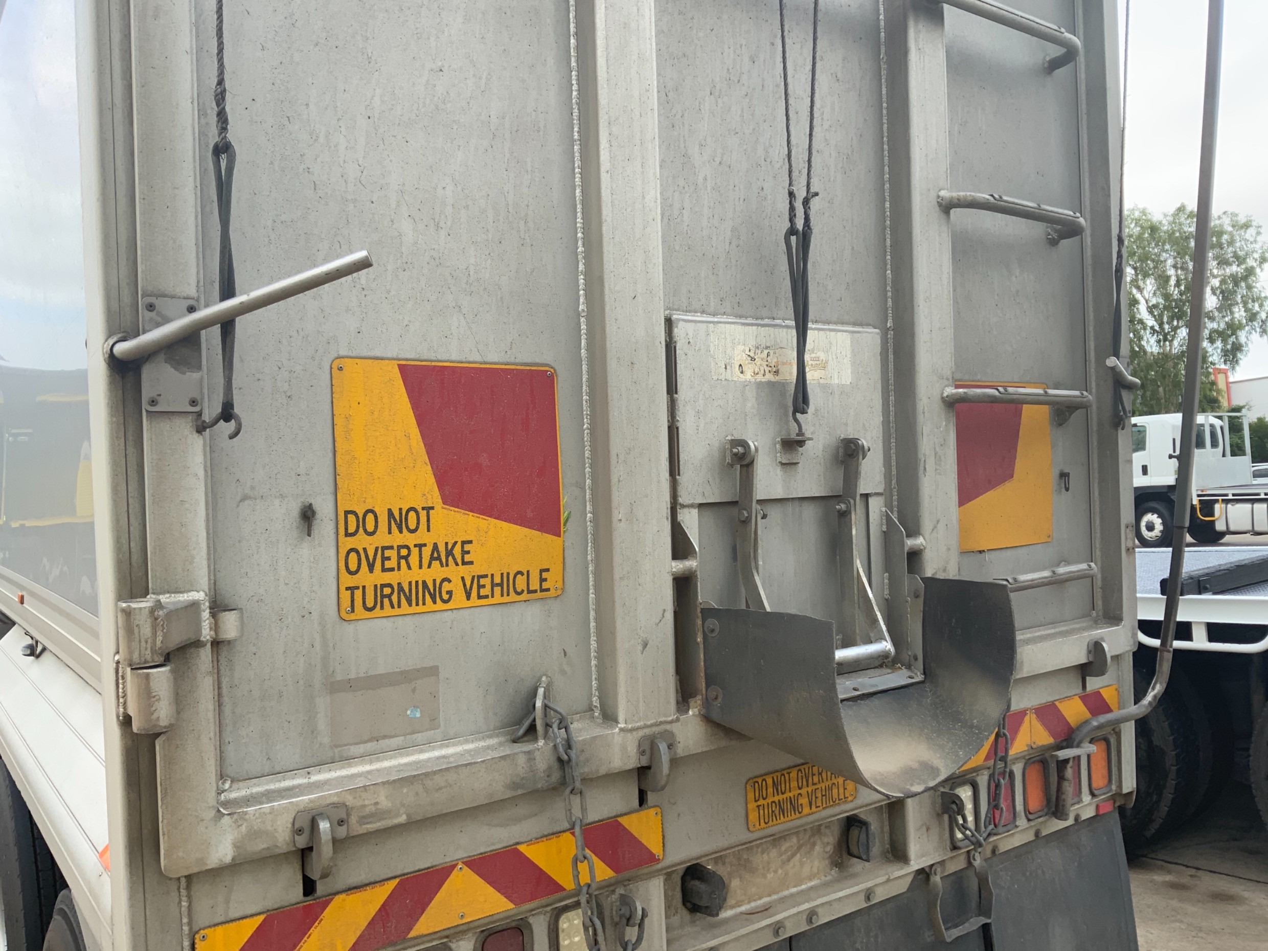2001 LUSTY EMS TIPPER TRAILER B/D COMBINATION B/D COMBINATION LUSTY EMS S GRAIN TIPPERS