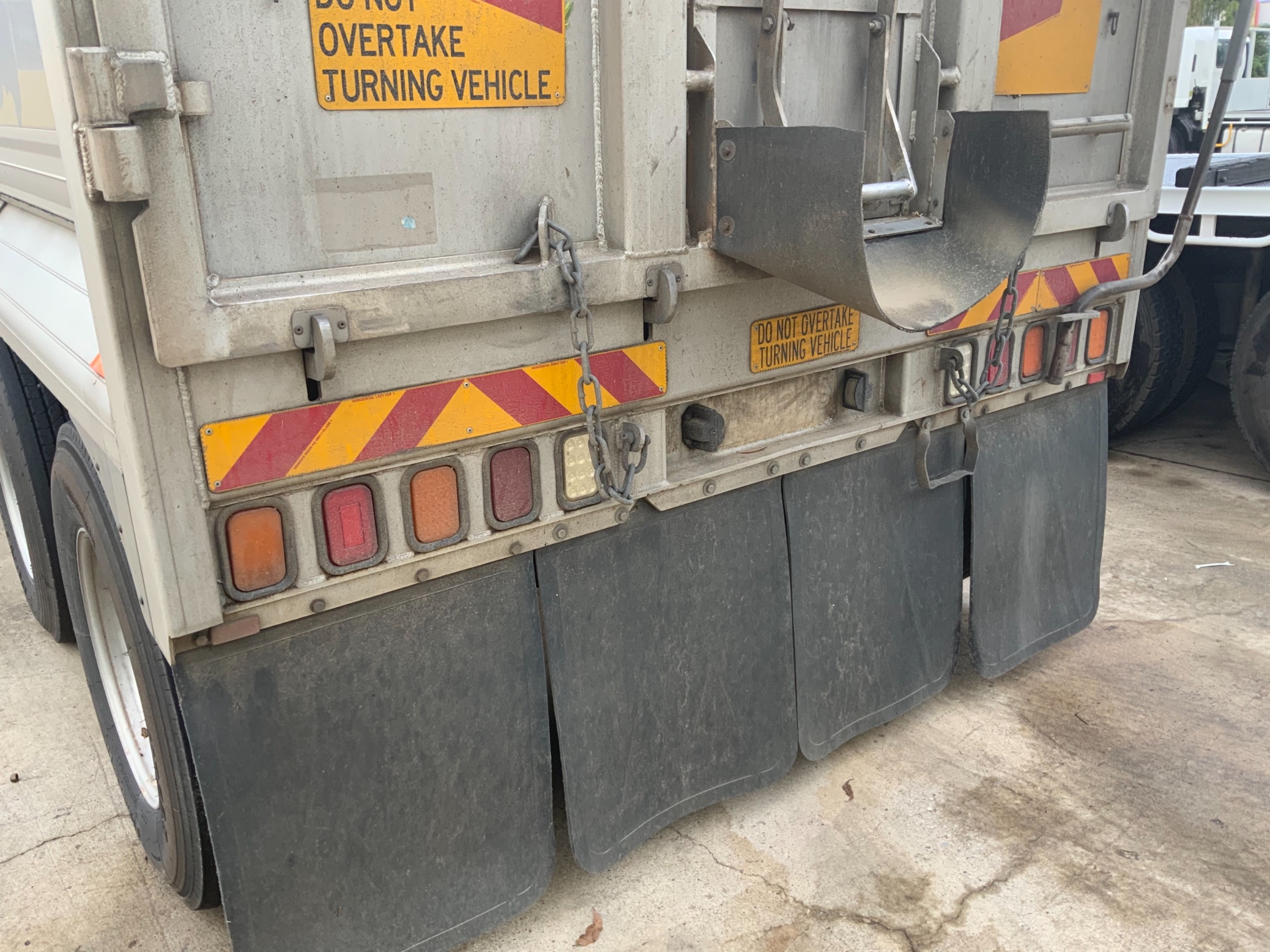 2001 LUSTY EMS TIPPER TRAILER B/D COMBINATION B/D COMBINATION LUSTY EMS S GRAIN TIPPERS