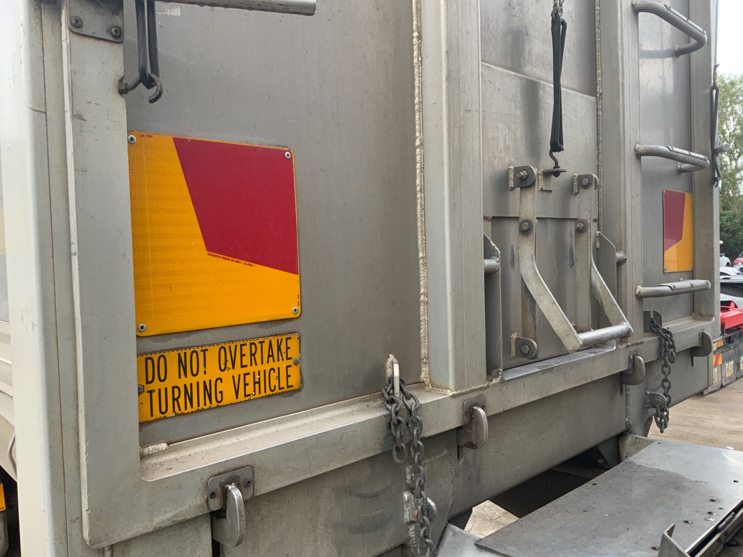2001 LUSTY EMS TIPPER TRAILER B/D COMBINATION B/D COMBINATION LUSTY EMS S GRAIN TIPPERS