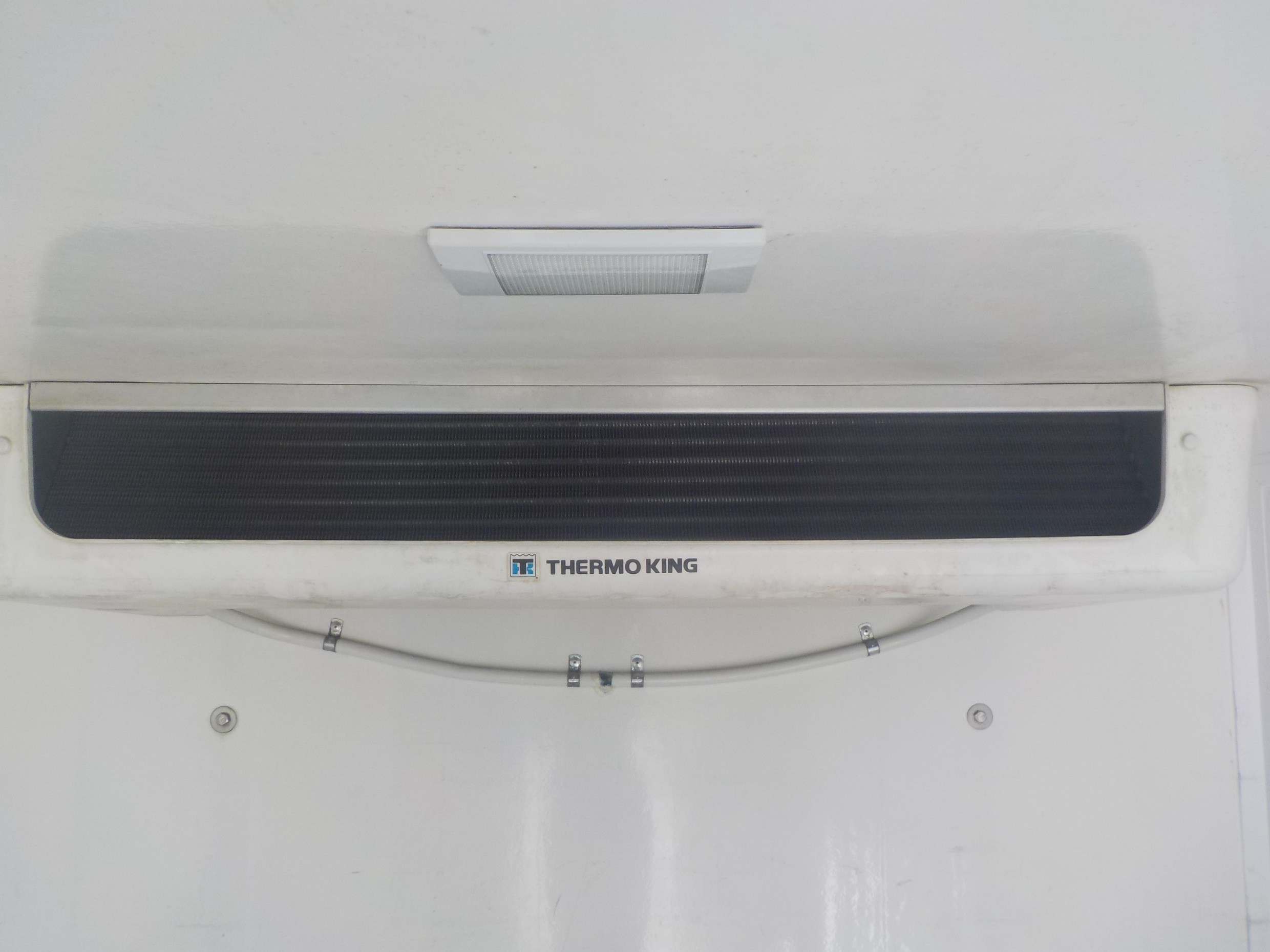 2011 HINO 616 - 300 SERIES TRUCK AUTOMATIC REFRIGERATED