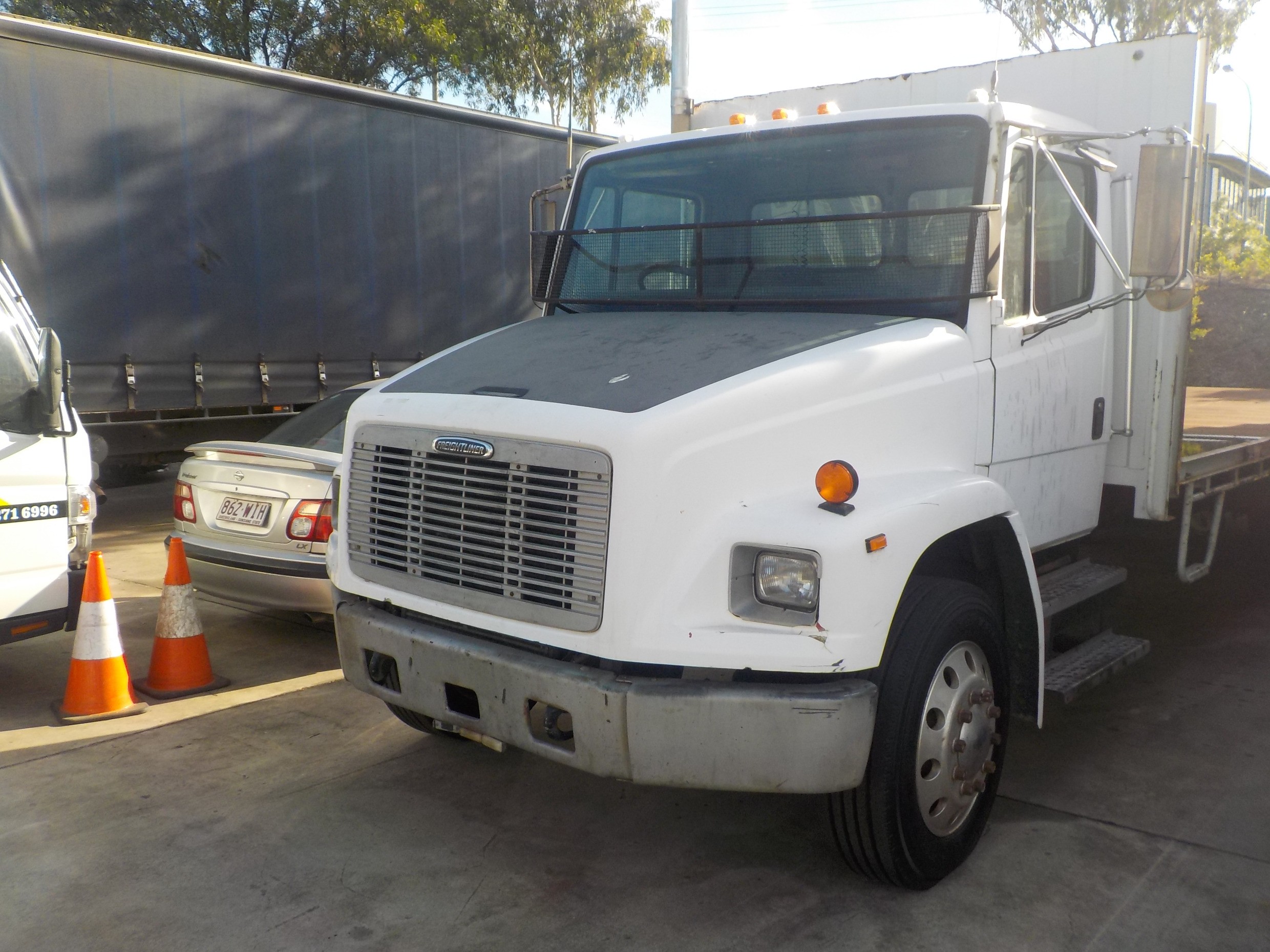 1996 FREIGHTLINER FL80 TRUCK MANUAL TRAY