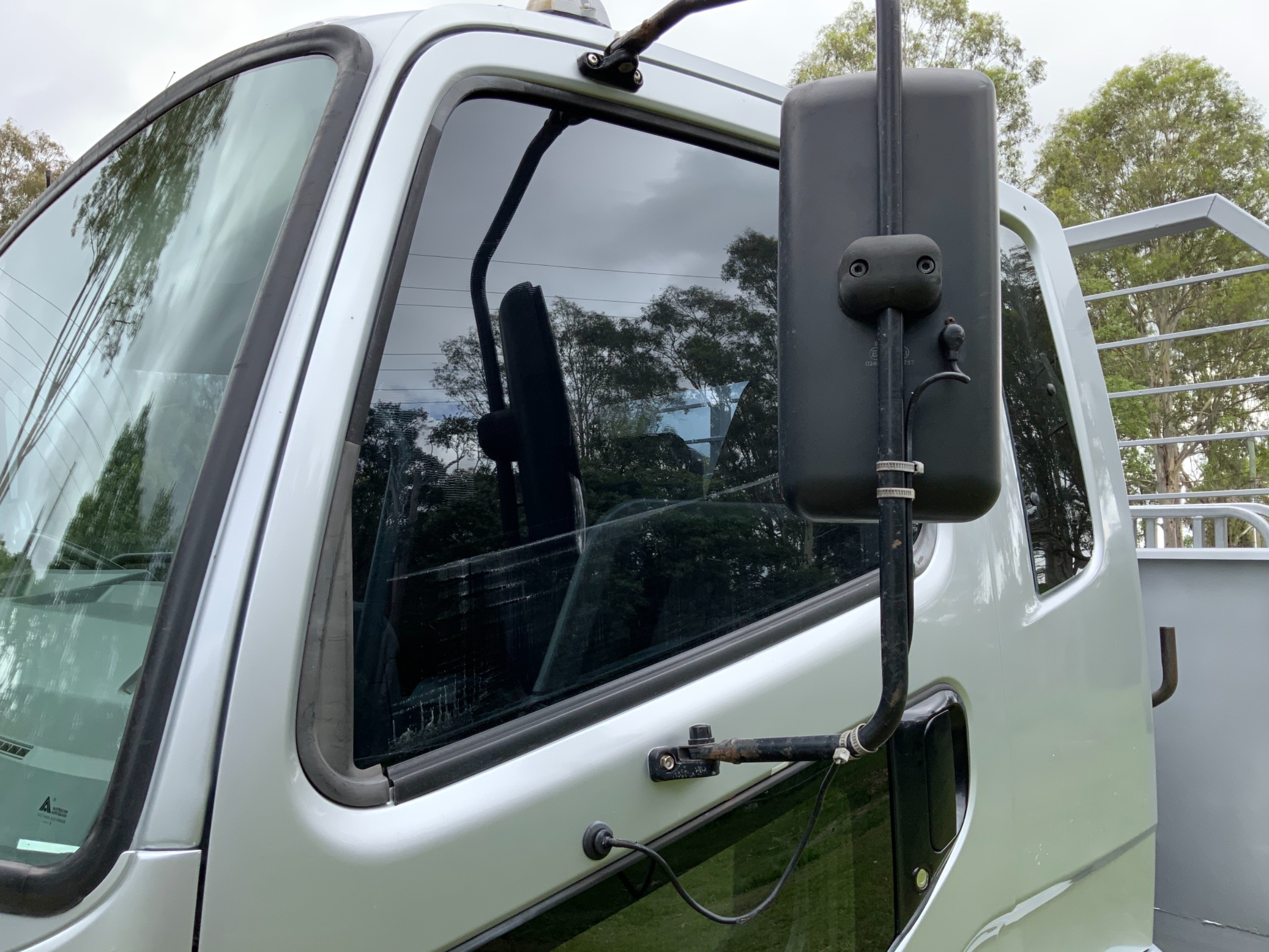 2011 MITSUBISHI FIGHTER 2427 MANUAL CRANE TRUCK