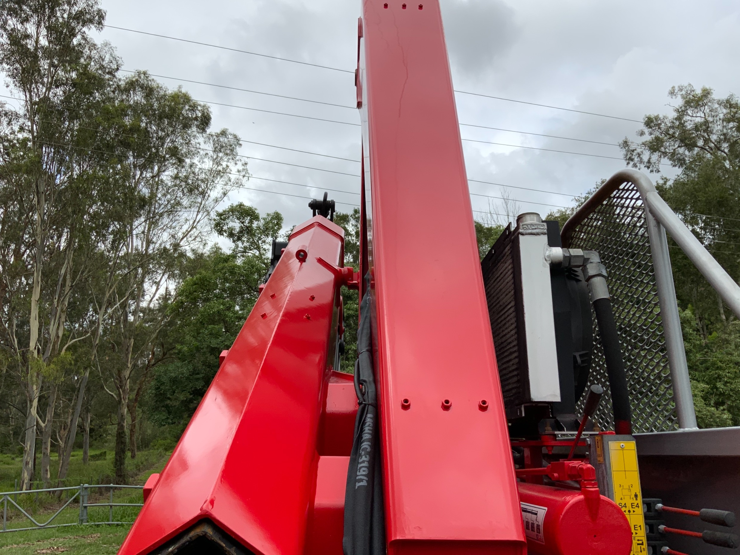 2011 MITSUBISHI FIGHTER 2427 MANUAL CRANE TRUCK