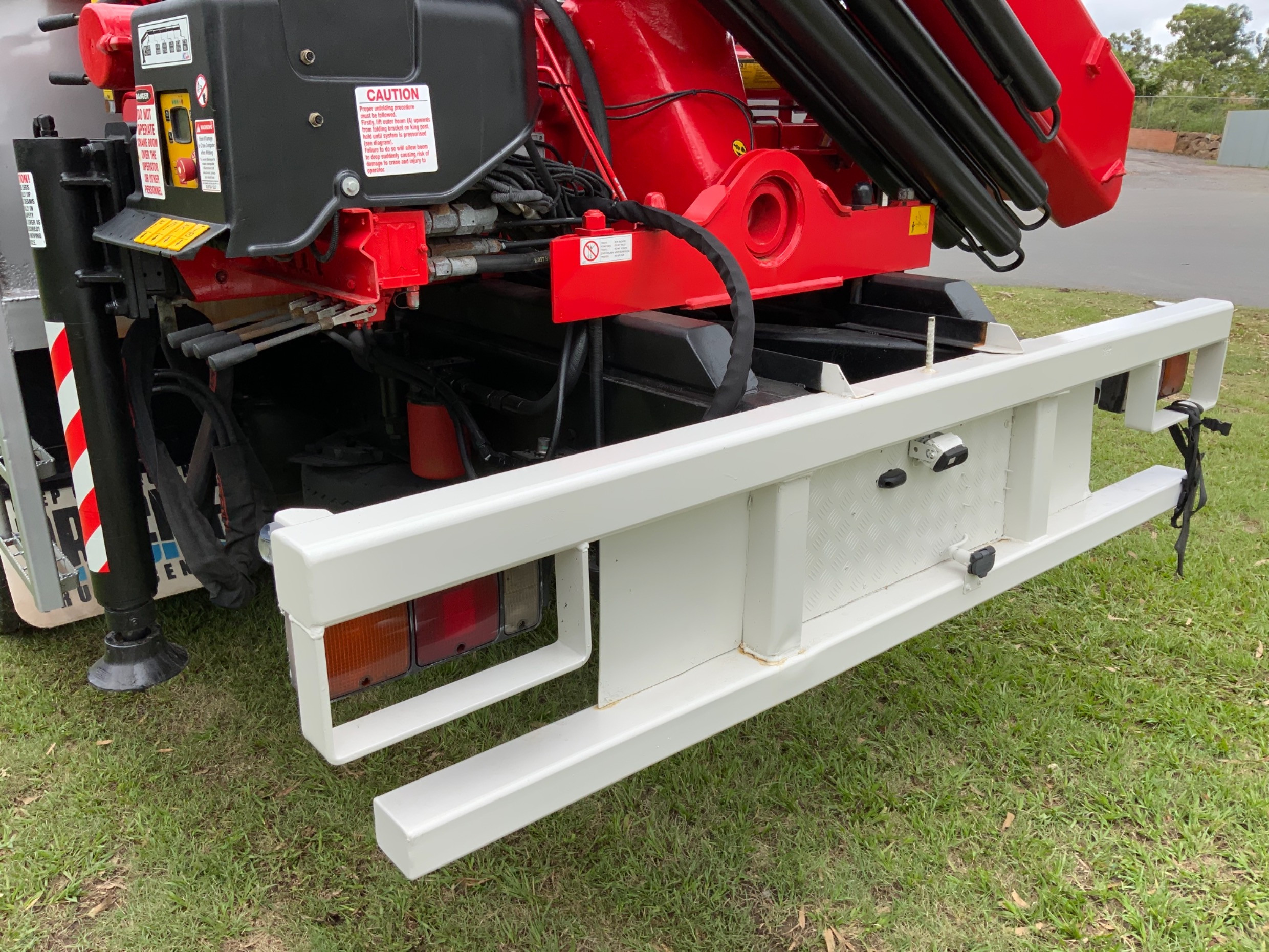 2011 MITSUBISHI FIGHTER 2427 MANUAL CRANE TRUCK