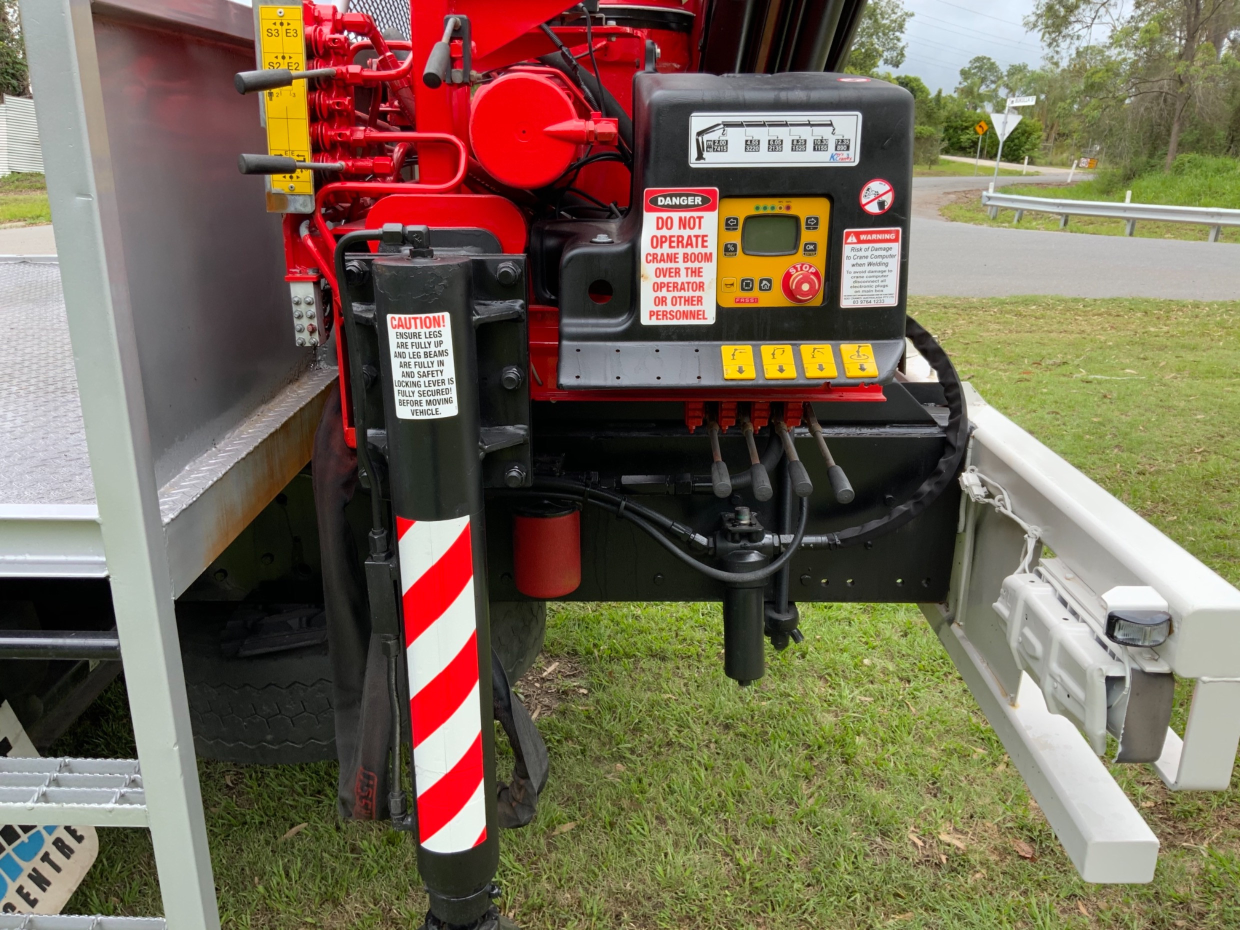 2011 MITSUBISHI FIGHTER 2427 MANUAL CRANE TRUCK