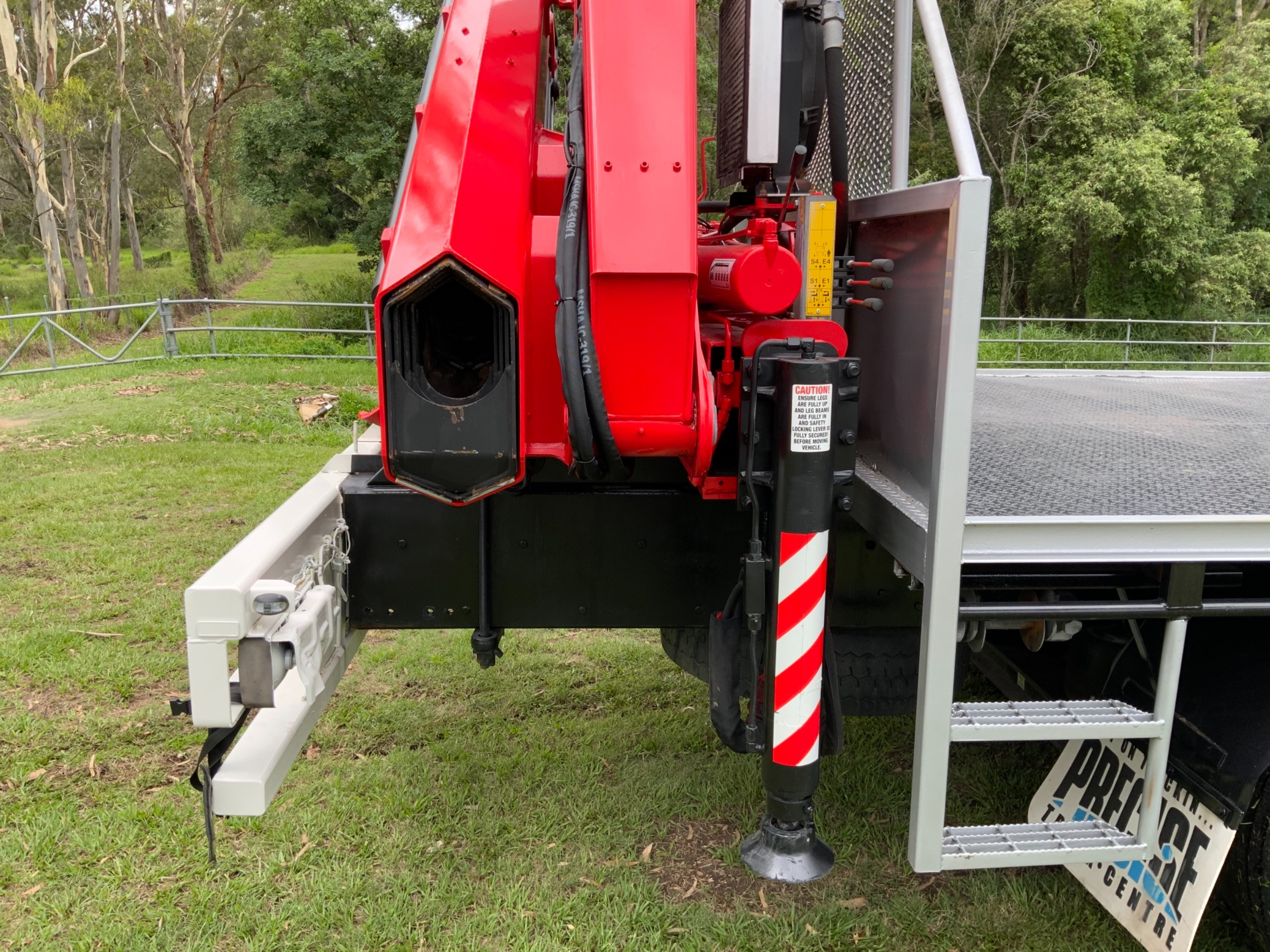 2011 MITSUBISHI FIGHTER 2427 MANUAL CRANE TRUCK